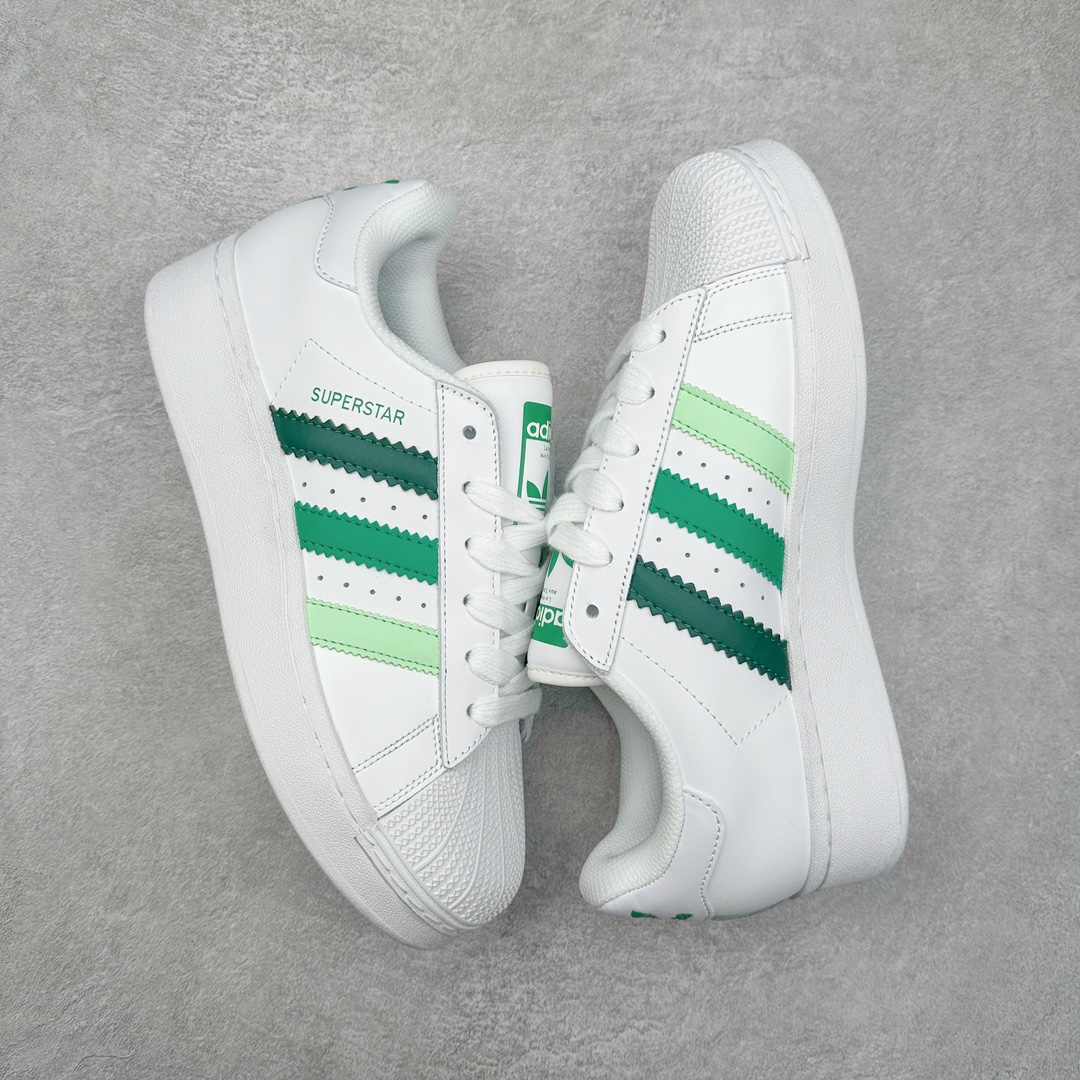 图片[3]-＃特价福利 AD Originals Superstar 经典复古贝壳头厚底板鞋 IE9121 诞生于1969年 是第一双将全皮面鞋 身与橡胶鞋头结合在一起的低帮篮球鞋 Superstar最开始 是作为高帮篮球鞋Pro Model的低帮版本而出现的 但因为其独特和醒目的橡胶鞋头造型而让大家熟知 被大家形象地称为\\\”shelltoe\\\”贝壳头 在70年代的美国职业篮球场上 接近3/4的NBA球员都将这双Superstar作为场上用鞋 80年代之后 经过不断的改良和发展 Superstar逐渐成为横跨时装、音乐、街头文化、休闲和运动等各大领域的时尚潮鞋 尺码：35.5 36 36.5 37 38 38.5 39 40 40.5 41 42 42.5 43 44 44.5 45-选品中心