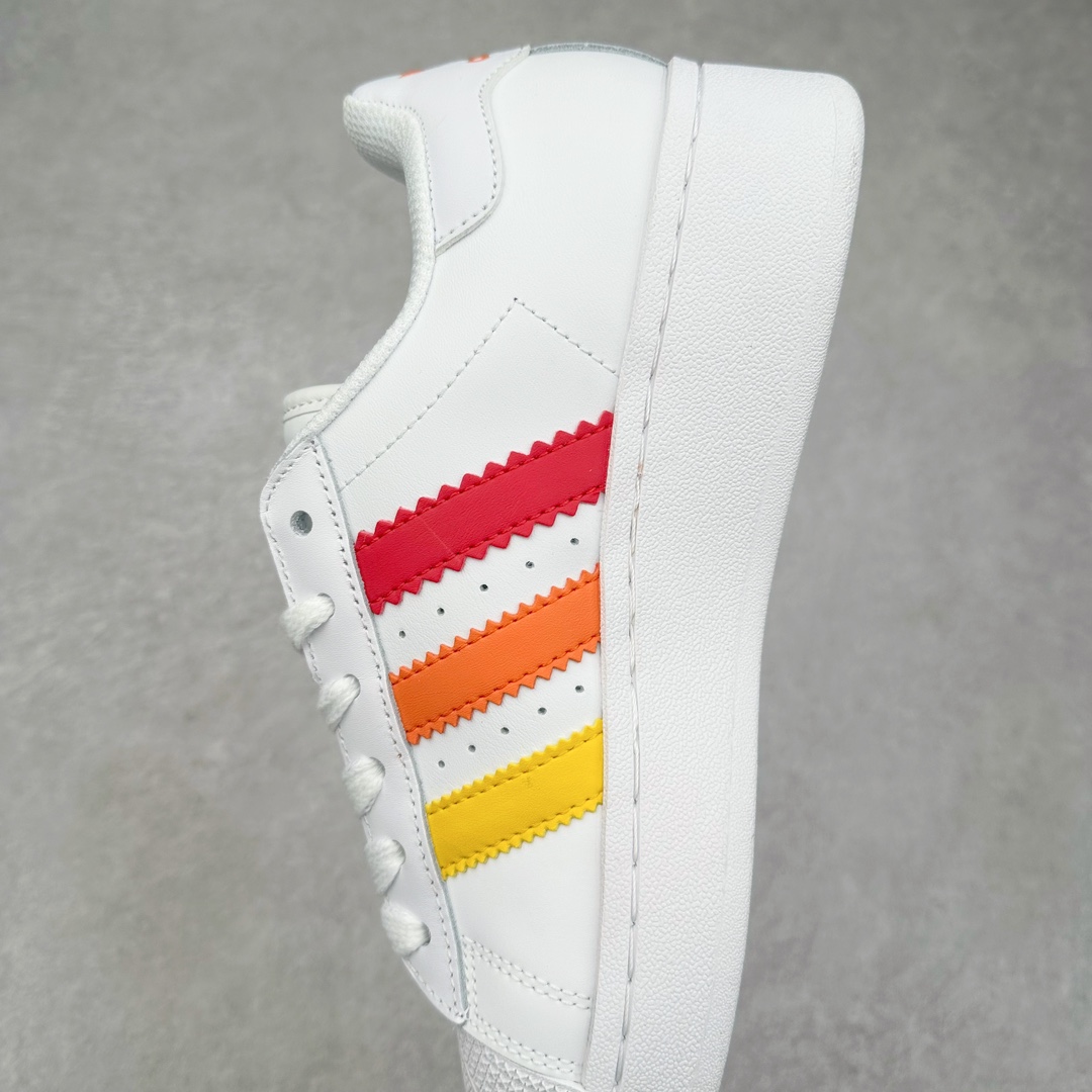 图片[7]-＃特价福利 AD Originals Superstar 经典复古贝壳头厚底板鞋 IF9122 诞生于1969年 是第一双将全皮面鞋 身与橡胶鞋头结合在一起的低帮篮球鞋 Superstar最开始 是作为高帮篮球鞋Pro Model的低帮版本而出现的 但因为其独特和醒目的橡胶鞋头造型而让大家熟知 被大家形象地称为\\\”shelltoe\\\”贝壳头 在70年代的美国职业篮球场上 接近3/4的NBA球员都将这双Superstar作为场上用鞋 80年代之后 经过不断的改良和发展 Superstar逐渐成为横跨时装、音乐、街头文化、休闲和运动等各大领域的时尚潮鞋 尺码：35.5 36 36.5 37 38 38.5 39 40 40.5 41 42 42.5 43 44 44.5 45-选品中心