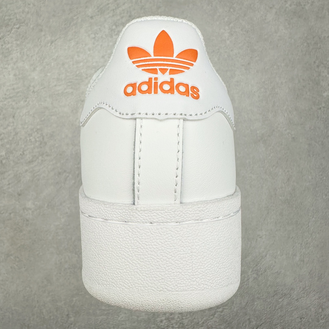 图片[8]-＃特价福利 AD Originals Superstar 经典复古贝壳头厚底板鞋 IF9122 诞生于1969年 是第一双将全皮面鞋 身与橡胶鞋头结合在一起的低帮篮球鞋 Superstar最开始 是作为高帮篮球鞋Pro Model的低帮版本而出现的 但因为其独特和醒目的橡胶鞋头造型而让大家熟知 被大家形象地称为\\\”shelltoe\\\”贝壳头 在70年代的美国职业篮球场上 接近3/4的NBA球员都将这双Superstar作为场上用鞋 80年代之后 经过不断的改良和发展 Superstar逐渐成为横跨时装、音乐、街头文化、休闲和运动等各大领域的时尚潮鞋 尺码：35.5 36 36.5 37 38 38.5 39 40 40.5 41 42 42.5 43 44 44.5 45-选品中心