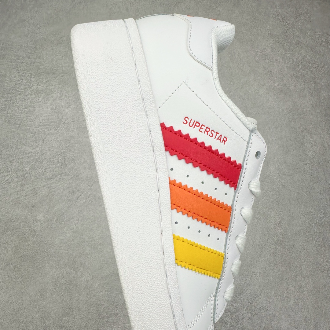 图片[6]-＃特价福利 AD Originals Superstar 经典复古贝壳头厚底板鞋 IF9122 诞生于1969年 是第一双将全皮面鞋 身与橡胶鞋头结合在一起的低帮篮球鞋 Superstar最开始 是作为高帮篮球鞋Pro Model的低帮版本而出现的 但因为其独特和醒目的橡胶鞋头造型而让大家熟知 被大家形象地称为\\\”shelltoe\\\”贝壳头 在70年代的美国职业篮球场上 接近3/4的NBA球员都将这双Superstar作为场上用鞋 80年代之后 经过不断的改良和发展 Superstar逐渐成为横跨时装、音乐、街头文化、休闲和运动等各大领域的时尚潮鞋 尺码：35.5 36 36.5 37 38 38.5 39 40 40.5 41 42 42.5 43 44 44.5 45-选品中心