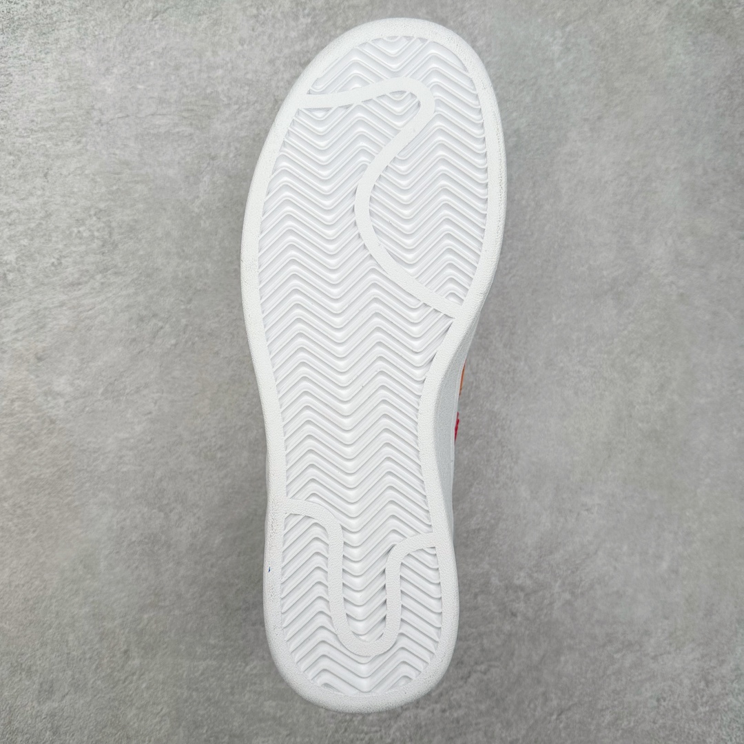 图片[9]-＃特价福利 AD Originals Superstar 经典复古贝壳头厚底板鞋 IF9122 诞生于1969年 是第一双将全皮面鞋 身与橡胶鞋头结合在一起的低帮篮球鞋 Superstar最开始 是作为高帮篮球鞋Pro Model的低帮版本而出现的 但因为其独特和醒目的橡胶鞋头造型而让大家熟知 被大家形象地称为\\\”shelltoe\\\”贝壳头 在70年代的美国职业篮球场上 接近3/4的NBA球员都将这双Superstar作为场上用鞋 80年代之后 经过不断的改良和发展 Superstar逐渐成为横跨时装、音乐、街头文化、休闲和运动等各大领域的时尚潮鞋 尺码：35.5 36 36.5 37 38 38.5 39 40 40.5 41 42 42.5 43 44 44.5 45-选品中心