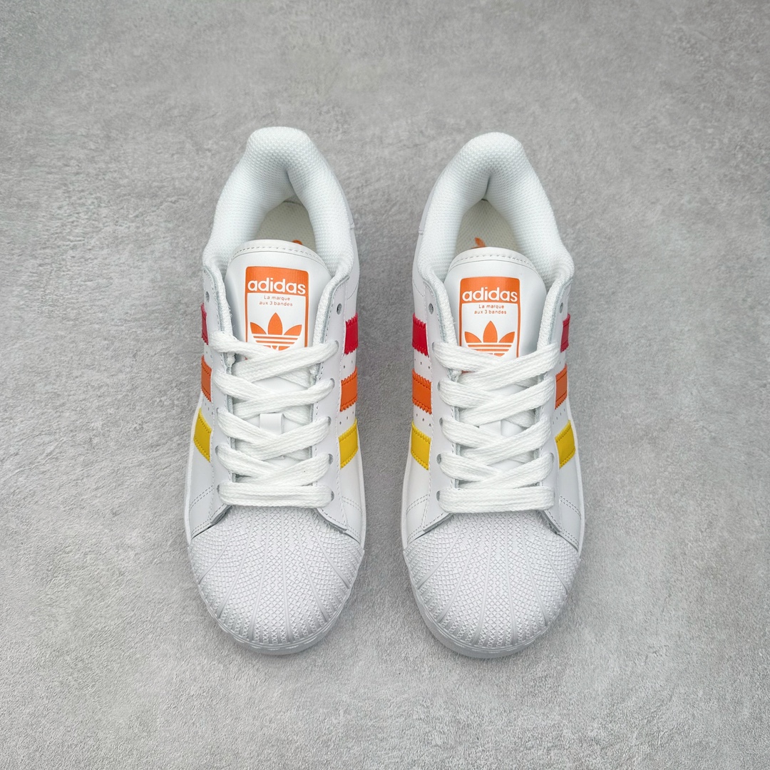 图片[2]-＃特价福利 AD Originals Superstar 经典复古贝壳头厚底板鞋 IF9122 诞生于1969年 是第一双将全皮面鞋 身与橡胶鞋头结合在一起的低帮篮球鞋 Superstar最开始 是作为高帮篮球鞋Pro Model的低帮版本而出现的 但因为其独特和醒目的橡胶鞋头造型而让大家熟知 被大家形象地称为\\\”shelltoe\\\”贝壳头 在70年代的美国职业篮球场上 接近3/4的NBA球员都将这双Superstar作为场上用鞋 80年代之后 经过不断的改良和发展 Superstar逐渐成为横跨时装、音乐、街头文化、休闲和运动等各大领域的时尚潮鞋 尺码：35.5 36 36.5 37 38 38.5 39 40 40.5 41 42 42.5 43 44 44.5 45-选品中心