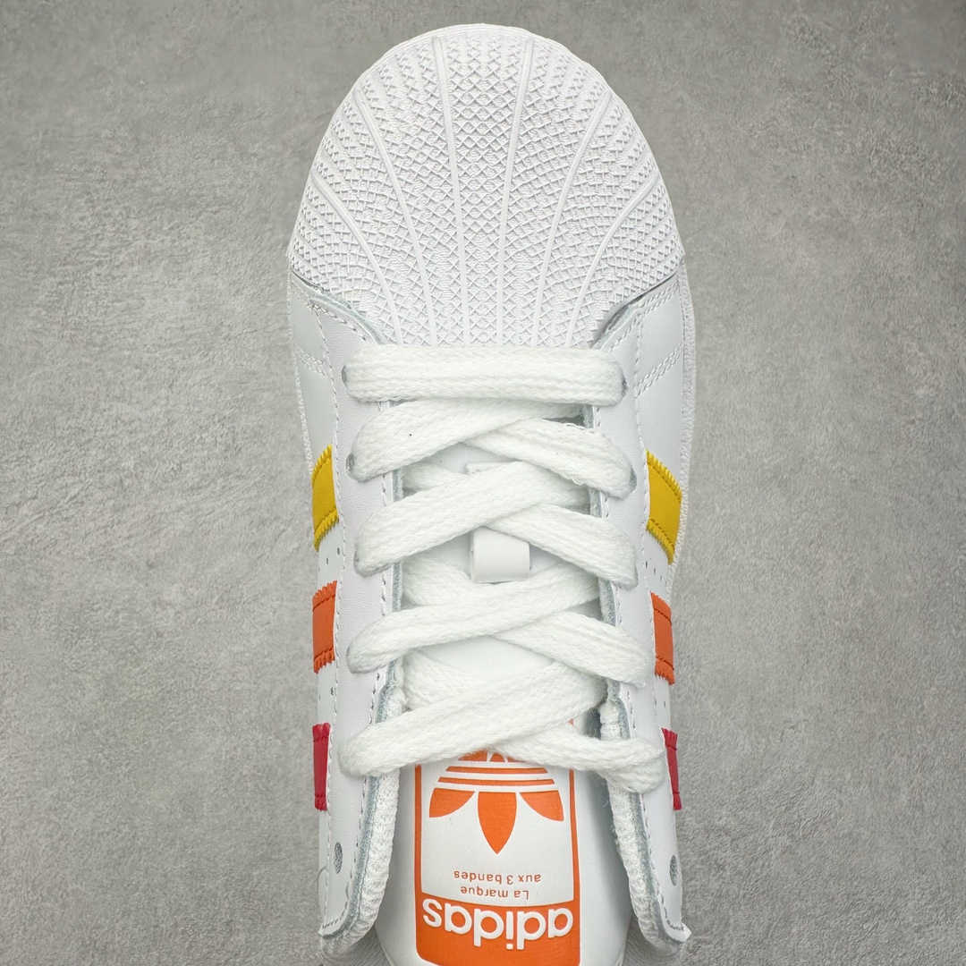 图片[4]-＃特价福利 AD Originals Superstar 经典复古贝壳头厚底板鞋 IF9122 诞生于1969年 是第一双将全皮面鞋 身与橡胶鞋头结合在一起的低帮篮球鞋 Superstar最开始 是作为高帮篮球鞋Pro Model的低帮版本而出现的 但因为其独特和醒目的橡胶鞋头造型而让大家熟知 被大家形象地称为\\\”shelltoe\\\”贝壳头 在70年代的美国职业篮球场上 接近3/4的NBA球员都将这双Superstar作为场上用鞋 80年代之后 经过不断的改良和发展 Superstar逐渐成为横跨时装、音乐、街头文化、休闲和运动等各大领域的时尚潮鞋 尺码：35.5 36 36.5 37 38 38.5 39 40 40.5 41 42 42.5 43 44 44.5 45-选品中心