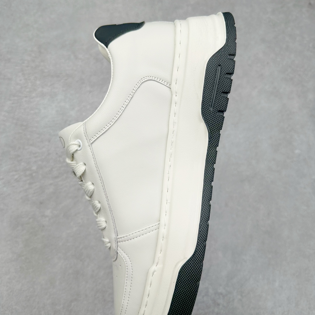 图片[7]-Valentino 华伦天奴 Rockstud untitled 厚底休闲小白鞋 明星同款 软羊皮低帮运动板鞋 经典百搭款绗缝格纹打造瞩目朋克风格 考究皮质构塑和简洁轮廓 流畅的线条奠定酷感基调 装饰质感橡胶效果 背面与鞋舌装饰 穿出了不一样的随性和时髦 阿那亚大秀可谓是刷爆了时尚圈 鞋面全油边 面料：定制牛皮+独家开模橡胶发泡大底 轻便防滑耐磨 脚感舒适 款式耐看做工精细 全套包装 尺码：39 40 41 42 43 44（比运动鞋偏大一码）-选品中心