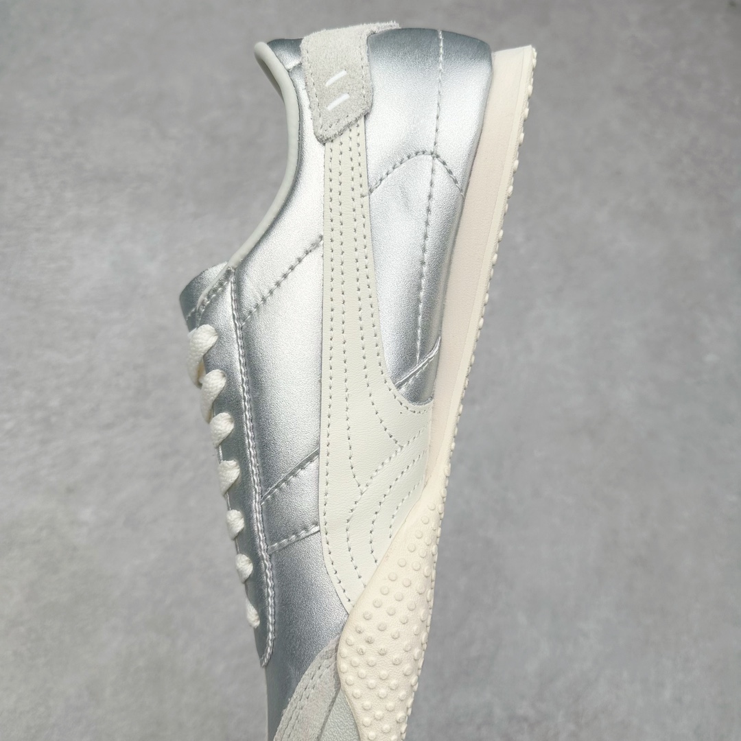 图片[7]-＃特价福利 PUMA Bella UT Low 彪马贝拉UT系列低帮薄底德训复古风经典百搭休闲慢跑鞋 继将 Speedcat OG 带回后，近日 Puma 再以品牌档案室的经典鞋型 Bella OG 为蓝本，推出契合时下薄底球鞋趋势的 Bella UT 鞋款。自 21 世纪初问世以来，Bella OG 鞋型以其独特的薄底设计和上翻外底设计收获了众多年轻拥趸，更是 PUMA DNA 中不可磨灭的经典。此番重新推出的 Bella UT 鞋款，整体鞋面采用上乘皮革材质，并延续 Formstrip 设计语言；鞋头处采用精致的包头设计，搭配麂皮材质提升质感；鞋底部分保留 Bella 鞋款标志性的薄底和点状橡胶外底，上翘的设计包裹鞋面；鞋舌与鞋跟分别点缀美洲狮 Logo 与品牌字母 Logo。值得一提的是，本次 Bella UT 鞋款搭载 SOFTFOAM+ 鞋垫，兼顾美学设计与穿着舒适度。而配色上则提供白、黄、蓝、银、粉五款颜色。尺码：35.5 36 37 37.5 38 39 39.5 40 40.5 41 42 42.5 43 44 44.5 45-选品中心