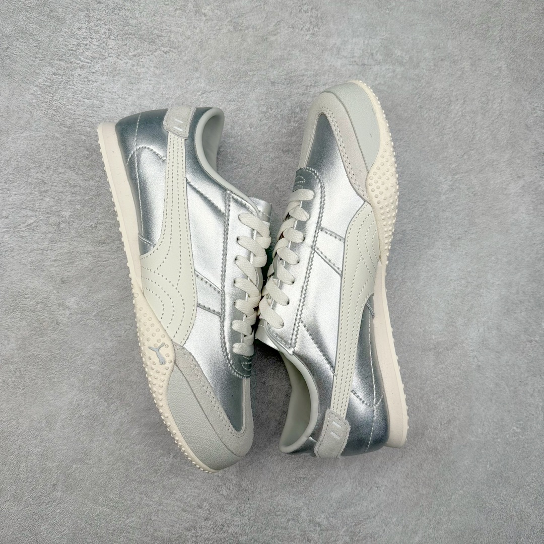 图片[3]-＃特价福利 PUMA Bella UT Low 彪马贝拉UT系列低帮薄底德训复古风经典百搭休闲慢跑鞋 继将 Speedcat OG 带回后，近日 Puma 再以品牌档案室的经典鞋型 Bella OG 为蓝本，推出契合时下薄底球鞋趋势的 Bella UT 鞋款。自 21 世纪初问世以来，Bella OG 鞋型以其独特的薄底设计和上翻外底设计收获了众多年轻拥趸，更是 PUMA DNA 中不可磨灭的经典。此番重新推出的 Bella UT 鞋款，整体鞋面采用上乘皮革材质，并延续 Formstrip 设计语言；鞋头处采用精致的包头设计，搭配麂皮材质提升质感；鞋底部分保留 Bella 鞋款标志性的薄底和点状橡胶外底，上翘的设计包裹鞋面；鞋舌与鞋跟分别点缀美洲狮 Logo 与品牌字母 Logo。值得一提的是，本次 Bella UT 鞋款搭载 SOFTFOAM+ 鞋垫，兼顾美学设计与穿着舒适度。而配色上则提供白、黄、蓝、银、粉五款颜色。尺码：35.5 36 37 37.5 38 39 39.5 40 40.5 41 42 42.5 43 44 44.5 45-选品中心