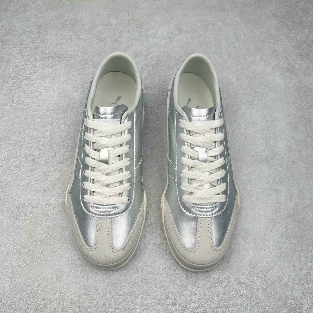 图片[2]-＃特价福利 PUMA Bella UT Low 彪马贝拉UT系列低帮薄底德训复古风经典百搭休闲慢跑鞋 继将 Speedcat OG 带回后，近日 Puma 再以品牌档案室的经典鞋型 Bella OG 为蓝本，推出契合时下薄底球鞋趋势的 Bella UT 鞋款。自 21 世纪初问世以来，Bella OG 鞋型以其独特的薄底设计和上翻外底设计收获了众多年轻拥趸，更是 PUMA DNA 中不可磨灭的经典。此番重新推出的 Bella UT 鞋款，整体鞋面采用上乘皮革材质，并延续 Formstrip 设计语言；鞋头处采用精致的包头设计，搭配麂皮材质提升质感；鞋底部分保留 Bella 鞋款标志性的薄底和点状橡胶外底，上翘的设计包裹鞋面；鞋舌与鞋跟分别点缀美洲狮 Logo 与品牌字母 Logo。值得一提的是，本次 Bella UT 鞋款搭载 SOFTFOAM+ 鞋垫，兼顾美学设计与穿着舒适度。而配色上则提供白、黄、蓝、银、粉五款颜色。尺码：35.5 36 37 37.5 38 39 39.5 40 40.5 41 42 42.5 43 44 44.5 45-选品中心