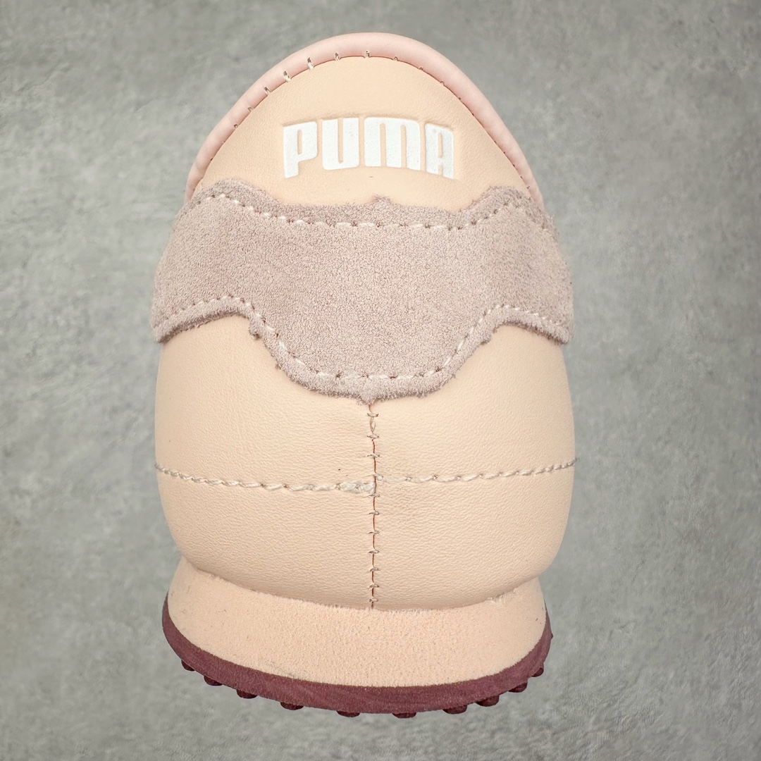图片[8]-＃特价福利 PUMA Bella UT Low 彪马贝拉UT系列低帮薄底德训复古风经典百搭休闲慢跑鞋 继将 Speedcat OG 带回后，近日 Puma 再以品牌档案室的经典鞋型 Bella OG 为蓝本，推出契合时下薄底球鞋趋势的 Bella UT 鞋款。自 21 世纪初问世以来，Bella OG 鞋型以其独特的薄底设计和上翻外底设计收获了众多年轻拥趸，更是 PUMA DNA 中不可磨灭的经典。此番重新推出的 Bella UT 鞋款，整体鞋面采用上乘皮革材质，并延续 Formstrip 设计语言；鞋头处采用精致的包头设计，搭配麂皮材质提升质感；鞋底部分保留 Bella 鞋款标志性的薄底和点状橡胶外底，上翘的设计包裹鞋面；鞋舌与鞋跟分别点缀美洲狮 Logo 与品牌字母 Logo。值得一提的是，本次 Bella UT 鞋款搭载 SOFTFOAM+ 鞋垫，兼顾美学设计与穿着舒适度。而配色上则提供白、黄、蓝、银、粉五款颜色。尺码：35.5 36 37 37.5 38 39 39.5 40 40.5 41 42 42.5 43 44 44.5 45-选品中心