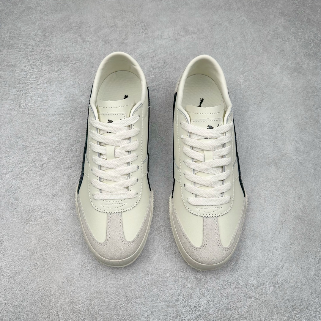 图片[2]-＃特价福利 PUMA Bella UT Low 彪马贝拉UT系列低帮薄底德训复古风经典百搭休闲慢跑鞋 继将 Speedcat OG 带回后，近日 Puma 再以品牌档案室的经典鞋型 Bella OG 为蓝本，推出契合时下薄底球鞋趋势的 Bella UT 鞋款。自 21 世纪初问世以来，Bella OG 鞋型以其独特的薄底设计和上翻外底设计收获了众多年轻拥趸，更是 PUMA DNA 中不可磨灭的经典。此番重新推出的 Bella UT 鞋款，整体鞋面采用上乘皮革材质，并延续 Formstrip 设计语言；鞋头处采用精致的包头设计，搭配麂皮材质提升质感；鞋底部分保留 Bella 鞋款标志性的薄底和点状橡胶外底，上翘的设计包裹鞋面；鞋舌与鞋跟分别点缀美洲狮 Logo 与品牌字母 Logo。值得一提的是，本次 Bella UT 鞋款搭载 SOFTFOAM+ 鞋垫，兼顾美学设计与穿着舒适度。而配色上则提供白、黄、蓝、银、粉五款颜色。尺码：35.5 36 37 37.5 38 39 39.5 40 40.5 41 42 42.5 43 44 44.5 45-选品中心