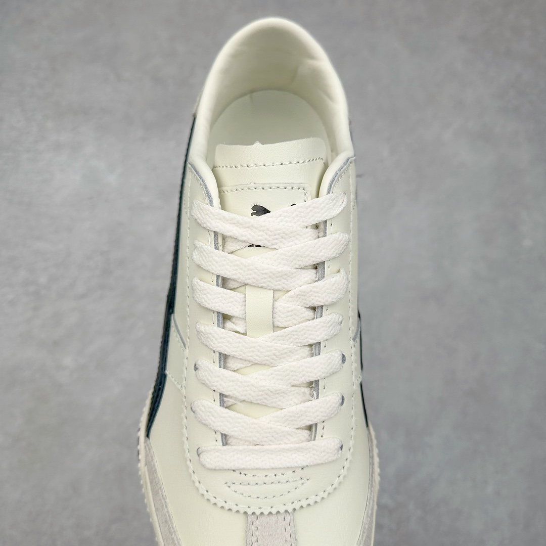 图片[5]-＃特价福利 PUMA Bella UT Low 彪马贝拉UT系列低帮薄底德训复古风经典百搭休闲慢跑鞋 继将 Speedcat OG 带回后，近日 Puma 再以品牌档案室的经典鞋型 Bella OG 为蓝本，推出契合时下薄底球鞋趋势的 Bella UT 鞋款。自 21 世纪初问世以来，Bella OG 鞋型以其独特的薄底设计和上翻外底设计收获了众多年轻拥趸，更是 PUMA DNA 中不可磨灭的经典。此番重新推出的 Bella UT 鞋款，整体鞋面采用上乘皮革材质，并延续 Formstrip 设计语言；鞋头处采用精致的包头设计，搭配麂皮材质提升质感；鞋底部分保留 Bella 鞋款标志性的薄底和点状橡胶外底，上翘的设计包裹鞋面；鞋舌与鞋跟分别点缀美洲狮 Logo 与品牌字母 Logo。值得一提的是，本次 Bella UT 鞋款搭载 SOFTFOAM+ 鞋垫，兼顾美学设计与穿着舒适度。而配色上则提供白、黄、蓝、银、粉五款颜色。尺码：35.5 36 37 37.5 38 39 39.5 40 40.5 41 42 42.5 43 44 44.5 45-选品中心