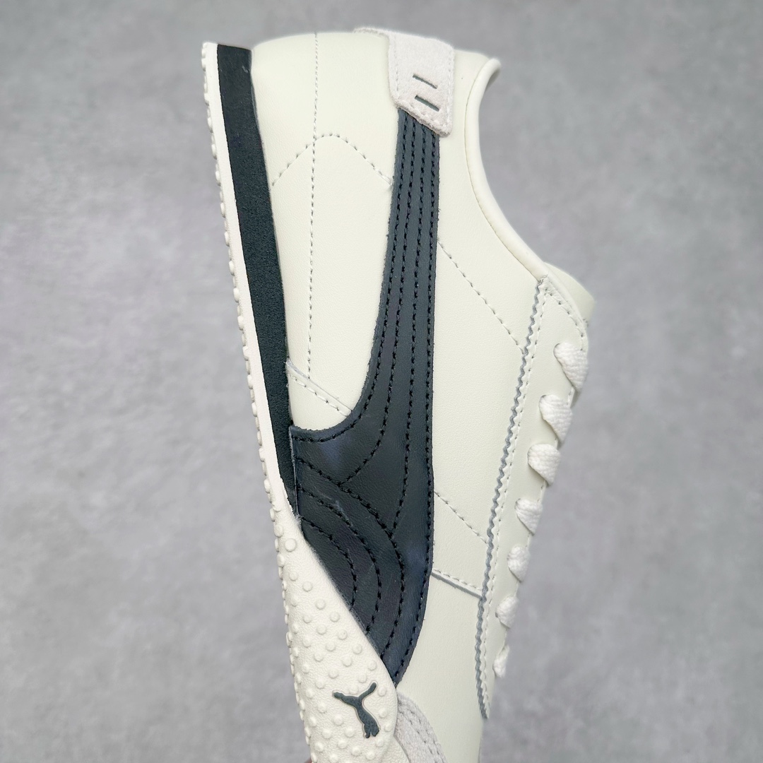 图片[6]-＃特价福利 PUMA Bella UT Low 彪马贝拉UT系列低帮薄底德训复古风经典百搭休闲慢跑鞋 继将 Speedcat OG 带回后，近日 Puma 再以品牌档案室的经典鞋型 Bella OG 为蓝本，推出契合时下薄底球鞋趋势的 Bella UT 鞋款。自 21 世纪初问世以来，Bella OG 鞋型以其独特的薄底设计和上翻外底设计收获了众多年轻拥趸，更是 PUMA DNA 中不可磨灭的经典。此番重新推出的 Bella UT 鞋款，整体鞋面采用上乘皮革材质，并延续 Formstrip 设计语言；鞋头处采用精致的包头设计，搭配麂皮材质提升质感；鞋底部分保留 Bella 鞋款标志性的薄底和点状橡胶外底，上翘的设计包裹鞋面；鞋舌与鞋跟分别点缀美洲狮 Logo 与品牌字母 Logo。值得一提的是，本次 Bella UT 鞋款搭载 SOFTFOAM+ 鞋垫，兼顾美学设计与穿着舒适度。而配色上则提供白、黄、蓝、银、粉五款颜色。尺码：35.5 36 37 37.5 38 39 39.5 40 40.5 41 42 42.5 43 44 44.5 45-选品中心