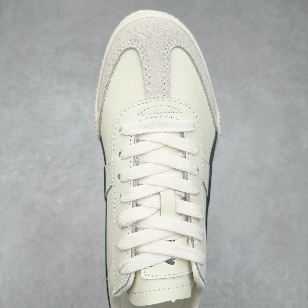 图片[4]-＃特价福利 PUMA Bella UT Low 彪马贝拉UT系列低帮薄底德训复古风经典百搭休闲慢跑鞋 继将 Speedcat OG 带回后，近日 Puma 再以品牌档案室的经典鞋型 Bella OG 为蓝本，推出契合时下薄底球鞋趋势的 Bella UT 鞋款。自 21 世纪初问世以来，Bella OG 鞋型以其独特的薄底设计和上翻外底设计收获了众多年轻拥趸，更是 PUMA DNA 中不可磨灭的经典。此番重新推出的 Bella UT 鞋款，整体鞋面采用上乘皮革材质，并延续 Formstrip 设计语言；鞋头处采用精致的包头设计，搭配麂皮材质提升质感；鞋底部分保留 Bella 鞋款标志性的薄底和点状橡胶外底，上翘的设计包裹鞋面；鞋舌与鞋跟分别点缀美洲狮 Logo 与品牌字母 Logo。值得一提的是，本次 Bella UT 鞋款搭载 SOFTFOAM+ 鞋垫，兼顾美学设计与穿着舒适度。而配色上则提供白、黄、蓝、银、粉五款颜色。尺码：35.5 36 37 37.5 38 39 39.5 40 40.5 41 42 42.5 43 44 44.5 45-选品中心