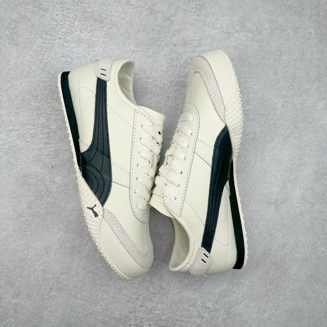 图片[3]-＃特价福利 PUMA Bella UT Low 彪马贝拉UT系列低帮薄底德训复古风经典百搭休闲慢跑鞋 继将 Speedcat OG 带回后，近日 Puma 再以品牌档案室的经典鞋型 Bella OG 为蓝本，推出契合时下薄底球鞋趋势的 Bella UT 鞋款。自 21 世纪初问世以来，Bella OG 鞋型以其独特的薄底设计和上翻外底设计收获了众多年轻拥趸，更是 PUMA DNA 中不可磨灭的经典。此番重新推出的 Bella UT 鞋款，整体鞋面采用上乘皮革材质，并延续 Formstrip 设计语言；鞋头处采用精致的包头设计，搭配麂皮材质提升质感；鞋底部分保留 Bella 鞋款标志性的薄底和点状橡胶外底，上翘的设计包裹鞋面；鞋舌与鞋跟分别点缀美洲狮 Logo 与品牌字母 Logo。值得一提的是，本次 Bella UT 鞋款搭载 SOFTFOAM+ 鞋垫，兼顾美学设计与穿着舒适度。而配色上则提供白、黄、蓝、银、粉五款颜色。尺码：35.5 36 37 37.5 38 39 39.5 40 40.5 41 42 42.5 43 44 44.5 45-选品中心