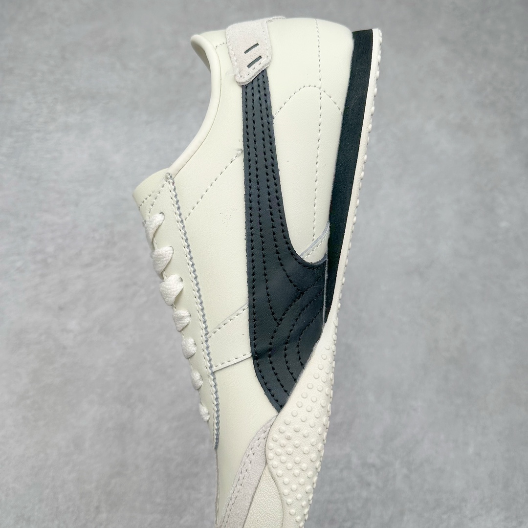 图片[7]-＃特价福利 PUMA Bella UT Low 彪马贝拉UT系列低帮薄底德训复古风经典百搭休闲慢跑鞋 继将 Speedcat OG 带回后，近日 Puma 再以品牌档案室的经典鞋型 Bella OG 为蓝本，推出契合时下薄底球鞋趋势的 Bella UT 鞋款。自 21 世纪初问世以来，Bella OG 鞋型以其独特的薄底设计和上翻外底设计收获了众多年轻拥趸，更是 PUMA DNA 中不可磨灭的经典。此番重新推出的 Bella UT 鞋款，整体鞋面采用上乘皮革材质，并延续 Formstrip 设计语言；鞋头处采用精致的包头设计，搭配麂皮材质提升质感；鞋底部分保留 Bella 鞋款标志性的薄底和点状橡胶外底，上翘的设计包裹鞋面；鞋舌与鞋跟分别点缀美洲狮 Logo 与品牌字母 Logo。值得一提的是，本次 Bella UT 鞋款搭载 SOFTFOAM+ 鞋垫，兼顾美学设计与穿着舒适度。而配色上则提供白、黄、蓝、银、粉五款颜色。尺码：35.5 36 37 37.5 38 39 39.5 40 40.5 41 42 42.5 43 44 44.5 45-选品中心