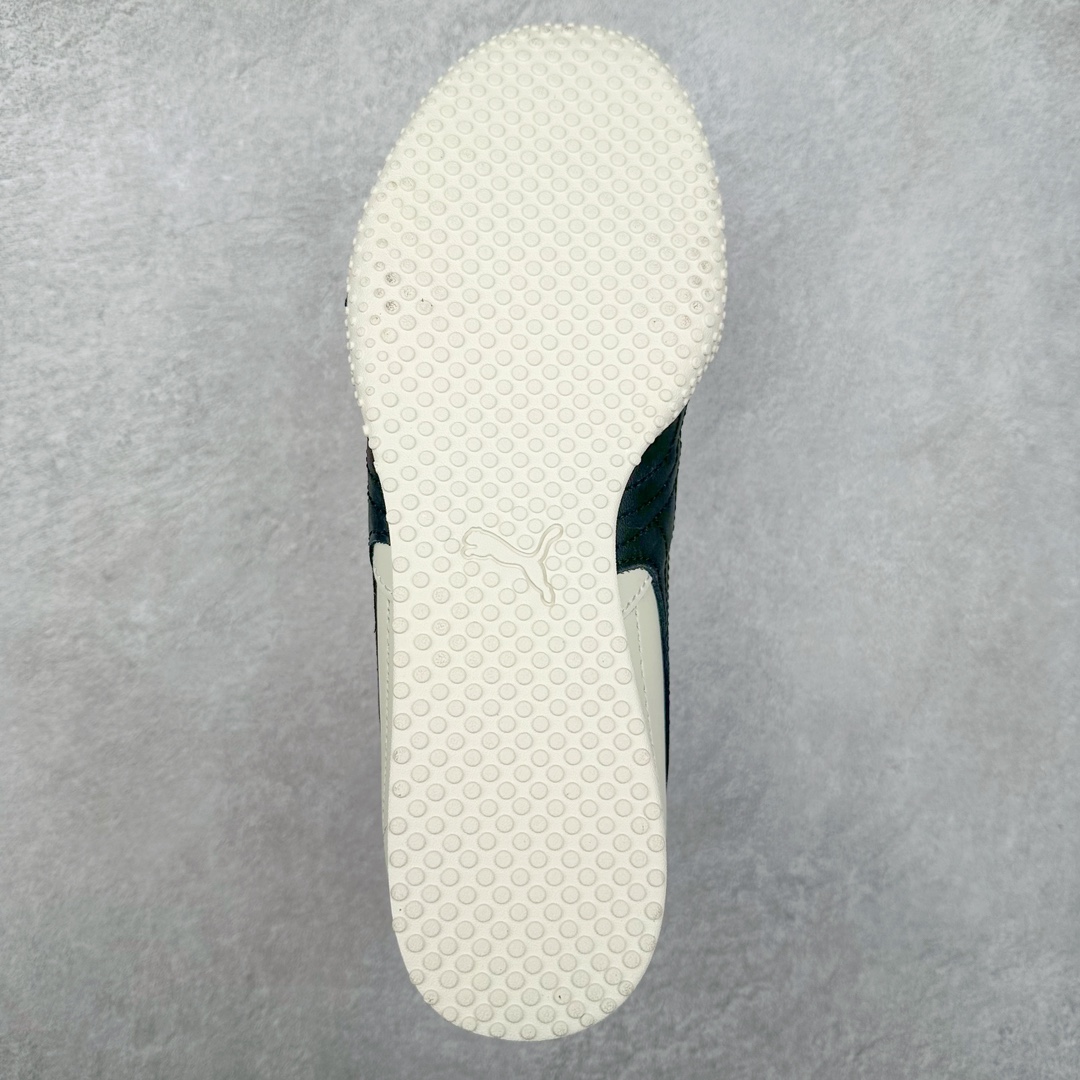 图片[9]-＃特价福利 PUMA Bella UT Low 彪马贝拉UT系列低帮薄底德训复古风经典百搭休闲慢跑鞋 继将 Speedcat OG 带回后，近日 Puma 再以品牌档案室的经典鞋型 Bella OG 为蓝本，推出契合时下薄底球鞋趋势的 Bella UT 鞋款。自 21 世纪初问世以来，Bella OG 鞋型以其独特的薄底设计和上翻外底设计收获了众多年轻拥趸，更是 PUMA DNA 中不可磨灭的经典。此番重新推出的 Bella UT 鞋款，整体鞋面采用上乘皮革材质，并延续 Formstrip 设计语言；鞋头处采用精致的包头设计，搭配麂皮材质提升质感；鞋底部分保留 Bella 鞋款标志性的薄底和点状橡胶外底，上翘的设计包裹鞋面；鞋舌与鞋跟分别点缀美洲狮 Logo 与品牌字母 Logo。值得一提的是，本次 Bella UT 鞋款搭载 SOFTFOAM+ 鞋垫，兼顾美学设计与穿着舒适度。而配色上则提供白、黄、蓝、银、粉五款颜色。尺码：35.5 36 37 37.5 38 39 39.5 40 40.5 41 42 42.5 43 44 44.5 45-选品中心