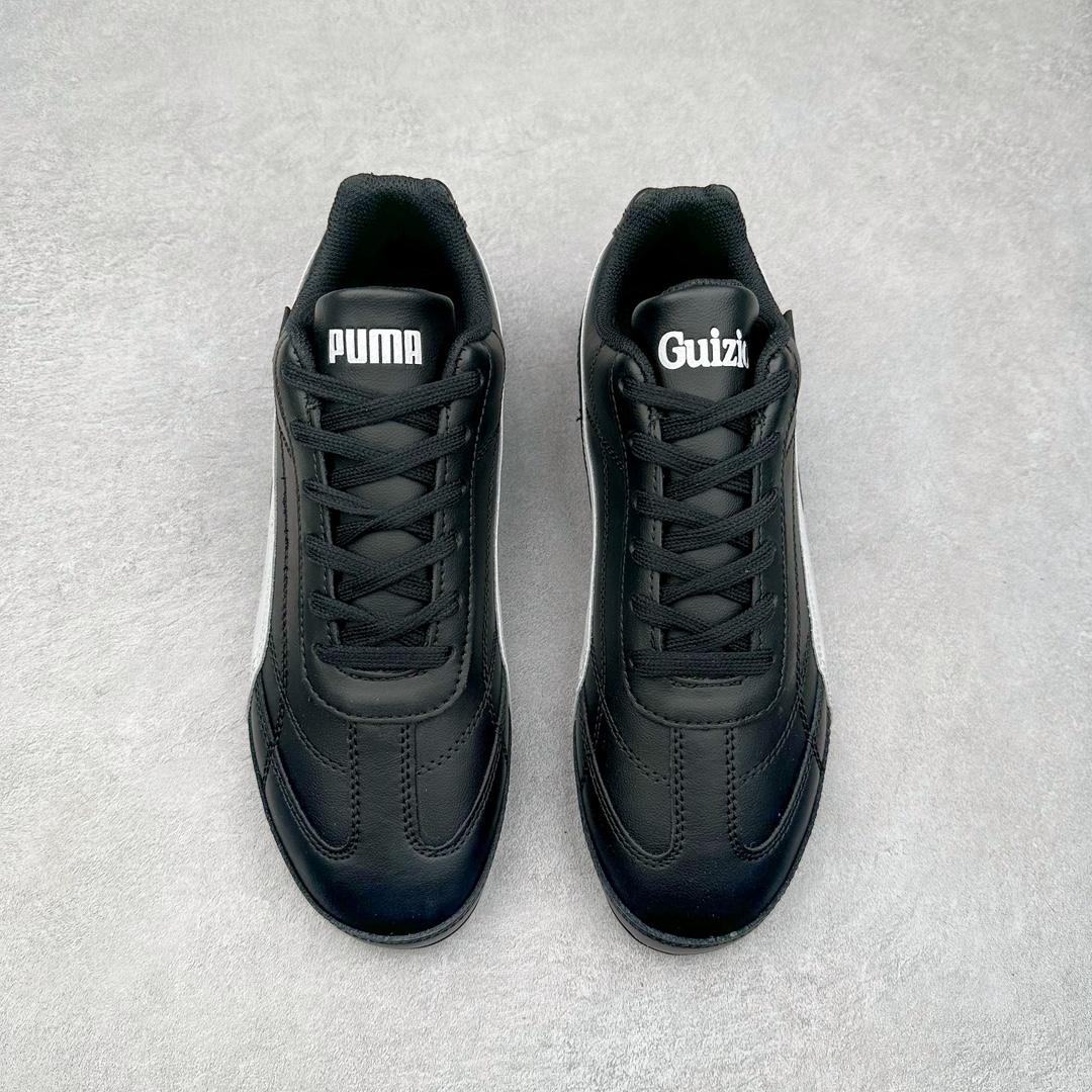 图片[2]-＃特价福利 PUMA Speedca OG 彪马极速赛车系列低帮德训风拼接复古百搭休闲运动赛车鞋 鞋款从80、90年代赛车手所穿的防火赛车鞋为原型，鞋身线条模仿了赛车的流线廓形，体现了空气动力学原理的结构。简约流畅的外观，恰好又和贯穿其中的Formstrip Logo融合恰到好处，视觉上细节丰富且协调。本次Speedcat OG鞋款归来，最大看点自然式保留了窄版鞋型以及薄底构造。这两年各品牌鞋底越做越厚，Speedcat反其道而行之，上脚几乎无鞋底的效果带来耳目一新的视觉体验。鞋面依旧是以质感细腻的麂皮材质打造，并且大面积近乎全包裹的使用，复古味道也愈发浓烈。配色上更是将最原始的黑色和红色带回，向F1赛车队的标志性队服致敬。相信让各位一眼种草的更多是出挑的大红色，上脚即可瞬间点亮整体造型，在以球鞋为核心的OOTD中脱颖而出。而另一款黑色则是低调的万金油，彰显新潮个性的同时又不喧宾夺主，也是热爱简约系穿搭朋友的首选。 尺码：35.5 36 37 37.5 38 38.5 39 40 40.5 41 42 42.5 43 44 44.5 45-选品中心