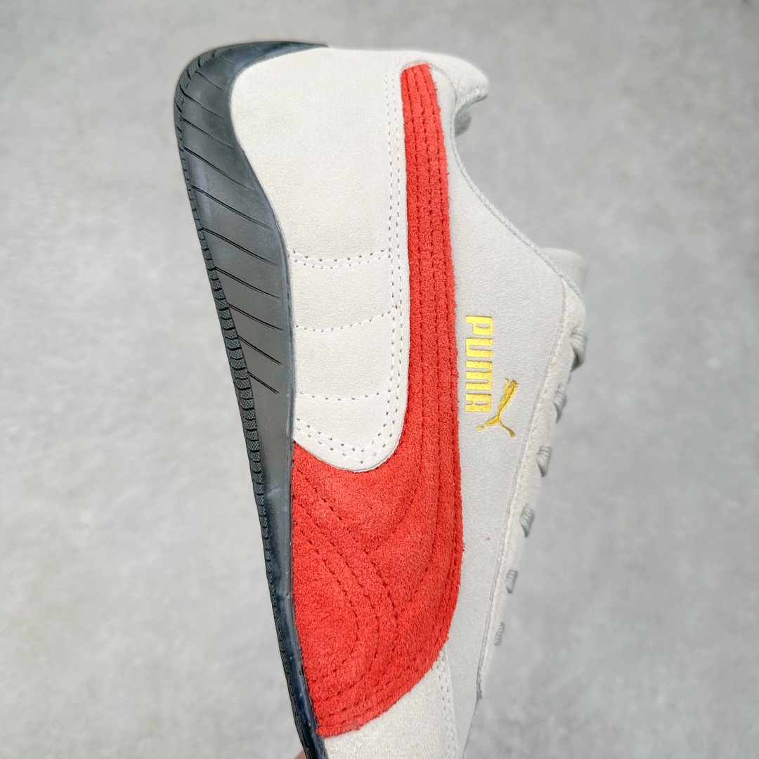 图片[6]-＃特价福利 PUMA Speedca OG 彪马极速赛车系列低帮德训风拼接复古百搭休闲运动赛车鞋 鞋款从80、90年代赛车手所穿的防火赛车鞋为原型，鞋身线条模仿了赛车的流线廓形，体现了空气动力学原理的结构。简约流畅的外观，恰好又和贯穿其中的Formstrip Logo融合恰到好处，视觉上细节丰富且协调。本次Speedcat OG鞋款归来，最大看点自然式保留了窄版鞋型以及薄底构造。这两年各品牌鞋底越做越厚，Speedcat反其道而行之，上脚几乎无鞋底的效果带来耳目一新的视觉体验。鞋面依旧是以质感细腻的麂皮材质打造，并且大面积近乎全包裹的使用，复古味道也愈发浓烈。配色上更是将最原始的黑色和红色带回，向F1赛车队的标志性队服致敬。相信让各位一眼种草的更多是出挑的大红色，上脚即可瞬间点亮整体造型，在以球鞋为核心的OOTD中脱颖而出。而另一款黑色则是低调的万金油，彰显新潮个性的同时又不喧宾夺主，也是热爱简约系穿搭朋友的首选。 尺码：35.5 36 37 37.5 38 38.5 39 40 40.5 41 42 42.5 43 44 44.5 45-选品中心