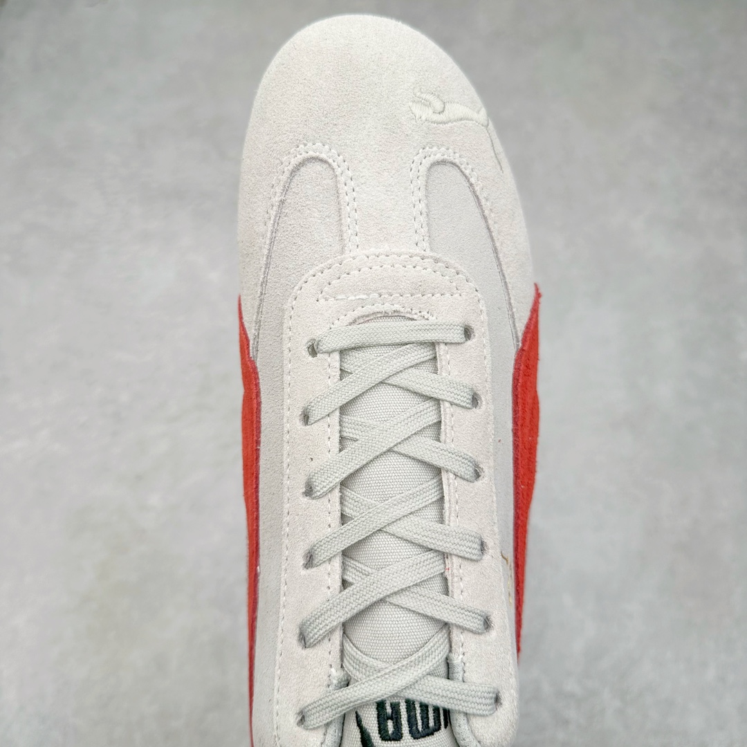 图片[4]-＃特价福利 PUMA Speedca OG 彪马极速赛车系列低帮德训风拼接复古百搭休闲运动赛车鞋 鞋款从80、90年代赛车手所穿的防火赛车鞋为原型，鞋身线条模仿了赛车的流线廓形，体现了空气动力学原理的结构。简约流畅的外观，恰好又和贯穿其中的Formstrip Logo融合恰到好处，视觉上细节丰富且协调。本次Speedcat OG鞋款归来，最大看点自然式保留了窄版鞋型以及薄底构造。这两年各品牌鞋底越做越厚，Speedcat反其道而行之，上脚几乎无鞋底的效果带来耳目一新的视觉体验。鞋面依旧是以质感细腻的麂皮材质打造，并且大面积近乎全包裹的使用，复古味道也愈发浓烈。配色上更是将最原始的黑色和红色带回，向F1赛车队的标志性队服致敬。相信让各位一眼种草的更多是出挑的大红色，上脚即可瞬间点亮整体造型，在以球鞋为核心的OOTD中脱颖而出。而另一款黑色则是低调的万金油，彰显新潮个性的同时又不喧宾夺主，也是热爱简约系穿搭朋友的首选。 尺码：35.5 36 37 37.5 38 38.5 39 40 40.5 41 42 42.5 43 44 44.5 45-选品中心