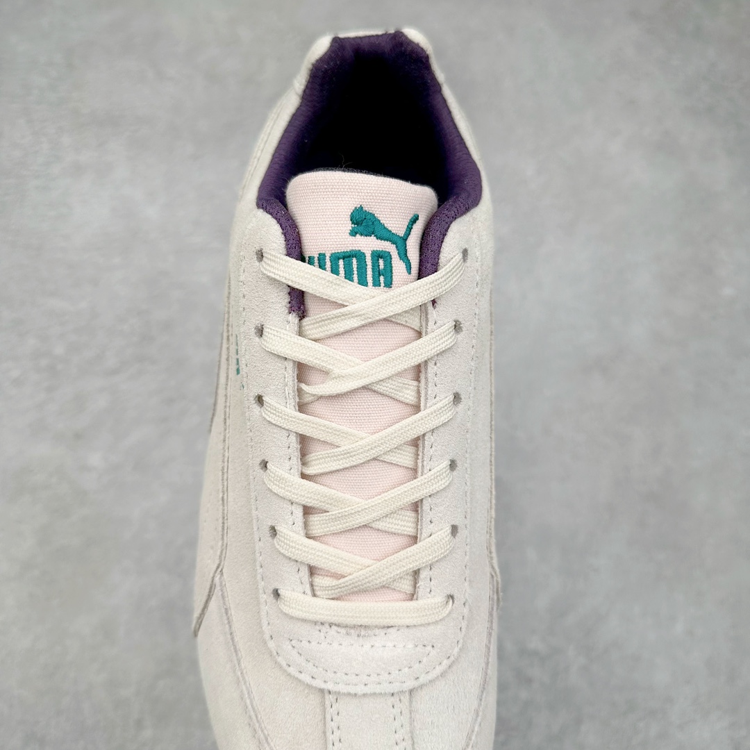 图片[5]-＃特价福利 PUMA Speedca OG 彪马极速赛车系列低帮德训风拼接复古百搭休闲运动赛车鞋 鞋款从80、90年代赛车手所穿的防火赛车鞋为原型，鞋身线条模仿了赛车的流线廓形，体现了空气动力学原理的结构。简约流畅的外观，恰好又和贯穿其中的Formstrip Logo融合恰到好处，视觉上细节丰富且协调。本次Speedcat OG鞋款归来，最大看点自然式保留了窄版鞋型以及薄底构造。这两年各品牌鞋底越做越厚，Speedcat反其道而行之，上脚几乎无鞋底的效果带来耳目一新的视觉体验。鞋面依旧是以质感细腻的麂皮材质打造，并且大面积近乎全包裹的使用，复古味道也愈发浓烈。配色上更是将最原始的黑色和红色带回，向F1赛车队的标志性队服致敬。相信让各位一眼种草的更多是出挑的大红色，上脚即可瞬间点亮整体造型，在以球鞋为核心的OOTD中脱颖而出。而另一款黑色则是低调的万金油，彰显新潮个性的同时又不喧宾夺主，也是热爱简约系穿搭朋友的首选。 尺码：35.5 36 37 37.5 38 38.5 39 40 40.5 41 42 42.5 43 44 44.5 45-选品中心