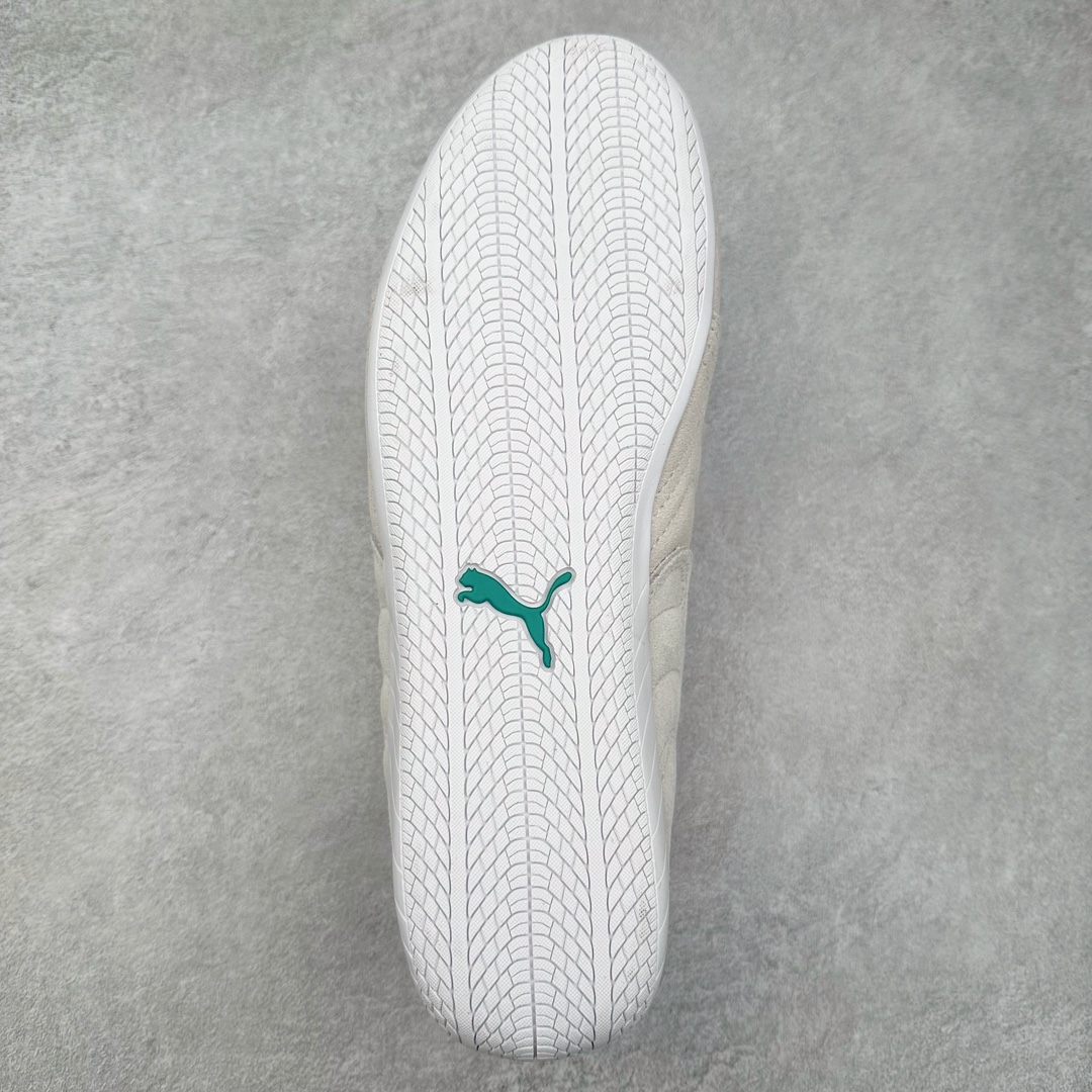 图片[9]-＃特价福利 PUMA Speedca OG 彪马极速赛车系列低帮德训风拼接复古百搭休闲运动赛车鞋 鞋款从80、90年代赛车手所穿的防火赛车鞋为原型，鞋身线条模仿了赛车的流线廓形，体现了空气动力学原理的结构。简约流畅的外观，恰好又和贯穿其中的Formstrip Logo融合恰到好处，视觉上细节丰富且协调。本次Speedcat OG鞋款归来，最大看点自然式保留了窄版鞋型以及薄底构造。这两年各品牌鞋底越做越厚，Speedcat反其道而行之，上脚几乎无鞋底的效果带来耳目一新的视觉体验。鞋面依旧是以质感细腻的麂皮材质打造，并且大面积近乎全包裹的使用，复古味道也愈发浓烈。配色上更是将最原始的黑色和红色带回，向F1赛车队的标志性队服致敬。相信让各位一眼种草的更多是出挑的大红色，上脚即可瞬间点亮整体造型，在以球鞋为核心的OOTD中脱颖而出。而另一款黑色则是低调的万金油，彰显新潮个性的同时又不喧宾夺主，也是热爱简约系穿搭朋友的首选。 尺码：35.5 36 37 37.5 38 38.5 39 40 40.5 41 42 42.5 43 44 44.5 45-选品中心