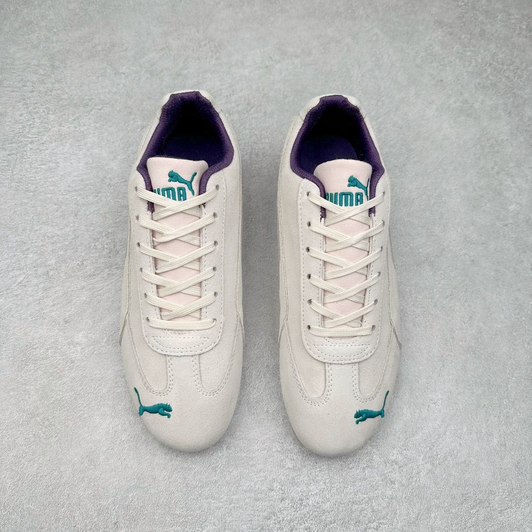 图片[2]-＃特价福利 PUMA Speedca OG 彪马极速赛车系列低帮德训风拼接复古百搭休闲运动赛车鞋 鞋款从80、90年代赛车手所穿的防火赛车鞋为原型，鞋身线条模仿了赛车的流线廓形，体现了空气动力学原理的结构。简约流畅的外观，恰好又和贯穿其中的Formstrip Logo融合恰到好处，视觉上细节丰富且协调。本次Speedcat OG鞋款归来，最大看点自然式保留了窄版鞋型以及薄底构造。这两年各品牌鞋底越做越厚，Speedcat反其道而行之，上脚几乎无鞋底的效果带来耳目一新的视觉体验。鞋面依旧是以质感细腻的麂皮材质打造，并且大面积近乎全包裹的使用，复古味道也愈发浓烈。配色上更是将最原始的黑色和红色带回，向F1赛车队的标志性队服致敬。相信让各位一眼种草的更多是出挑的大红色，上脚即可瞬间点亮整体造型，在以球鞋为核心的OOTD中脱颖而出。而另一款黑色则是低调的万金油，彰显新潮个性的同时又不喧宾夺主，也是热爱简约系穿搭朋友的首选。 尺码：35.5 36 37 37.5 38 38.5 39 40 40.5 41 42 42.5 43 44 44.5 45-选品中心