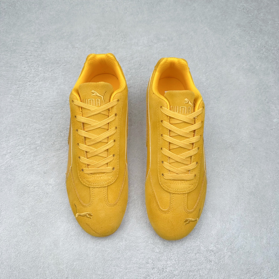 图片[2]-＃特价福利 PUMA Speedca OG 彪马极速赛车系列低帮德训风拼接复古百搭休闲运动赛车鞋 鞋款从80、90年代赛车手所穿的防火赛车鞋为原型，鞋身线条模仿了赛车的流线廓形，体现了空气动力学原理的结构。简约流畅的外观，恰好又和贯穿其中的Formstrip Logo融合恰到好处，视觉上细节丰富且协调。本次Speedcat OG鞋款归来，最大看点自然式保留了窄版鞋型以及薄底构造。这两年各品牌鞋底越做越厚，Speedcat反其道而行之，上脚几乎无鞋底的效果带来耳目一新的视觉体验。鞋面依旧是以质感细腻的麂皮材质打造，并且大面积近乎全包裹的使用，复古味道也愈发浓烈。配色上更是将最原始的黑色和红色带回，向F1赛车队的标志性队服致敬。相信让各位一眼种草的更多是出挑的大红色，上脚即可瞬间点亮整体造型，在以球鞋为核心的OOTD中脱颖而出。而另一款黑色则是低调的万金油，彰显新潮个性的同时又不喧宾夺主，也是热爱简约系穿搭朋友的首选。 尺码：35.5 36 37 37.5 38 38.5 39 40 40.5 41 42 42.5 43 44 44.5 45-选品中心