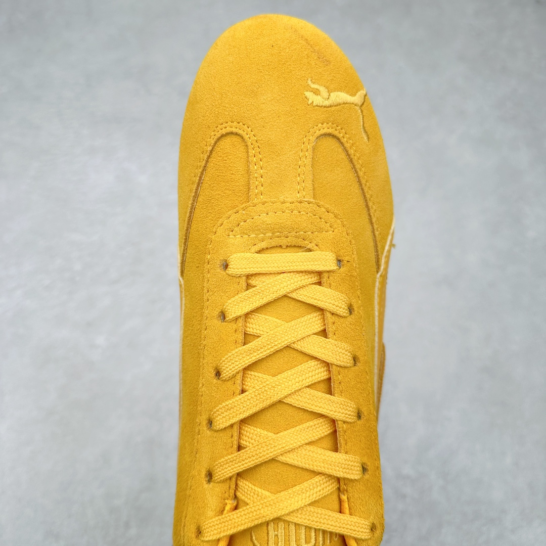 图片[4]-＃特价福利 PUMA Speedca OG 彪马极速赛车系列低帮德训风拼接复古百搭休闲运动赛车鞋 鞋款从80、90年代赛车手所穿的防火赛车鞋为原型，鞋身线条模仿了赛车的流线廓形，体现了空气动力学原理的结构。简约流畅的外观，恰好又和贯穿其中的Formstrip Logo融合恰到好处，视觉上细节丰富且协调。本次Speedcat OG鞋款归来，最大看点自然式保留了窄版鞋型以及薄底构造。这两年各品牌鞋底越做越厚，Speedcat反其道而行之，上脚几乎无鞋底的效果带来耳目一新的视觉体验。鞋面依旧是以质感细腻的麂皮材质打造，并且大面积近乎全包裹的使用，复古味道也愈发浓烈。配色上更是将最原始的黑色和红色带回，向F1赛车队的标志性队服致敬。相信让各位一眼种草的更多是出挑的大红色，上脚即可瞬间点亮整体造型，在以球鞋为核心的OOTD中脱颖而出。而另一款黑色则是低调的万金油，彰显新潮个性的同时又不喧宾夺主，也是热爱简约系穿搭朋友的首选。 尺码：35.5 36 37 37.5 38 38.5 39 40 40.5 41 42 42.5 43 44 44.5 45-选品中心