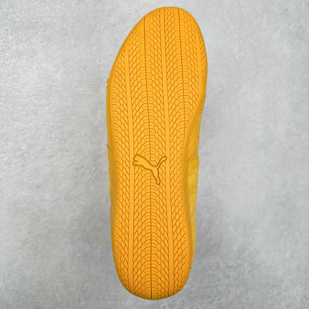 图片[9]-＃特价福利 PUMA Speedca OG 彪马极速赛车系列低帮德训风拼接复古百搭休闲运动赛车鞋 鞋款从80、90年代赛车手所穿的防火赛车鞋为原型，鞋身线条模仿了赛车的流线廓形，体现了空气动力学原理的结构。简约流畅的外观，恰好又和贯穿其中的Formstrip Logo融合恰到好处，视觉上细节丰富且协调。本次Speedcat OG鞋款归来，最大看点自然式保留了窄版鞋型以及薄底构造。这两年各品牌鞋底越做越厚，Speedcat反其道而行之，上脚几乎无鞋底的效果带来耳目一新的视觉体验。鞋面依旧是以质感细腻的麂皮材质打造，并且大面积近乎全包裹的使用，复古味道也愈发浓烈。配色上更是将最原始的黑色和红色带回，向F1赛车队的标志性队服致敬。相信让各位一眼种草的更多是出挑的大红色，上脚即可瞬间点亮整体造型，在以球鞋为核心的OOTD中脱颖而出。而另一款黑色则是低调的万金油，彰显新潮个性的同时又不喧宾夺主，也是热爱简约系穿搭朋友的首选。 尺码：35.5 36 37 37.5 38 38.5 39 40 40.5 41 42 42.5 43 44 44.5 45-选品中心