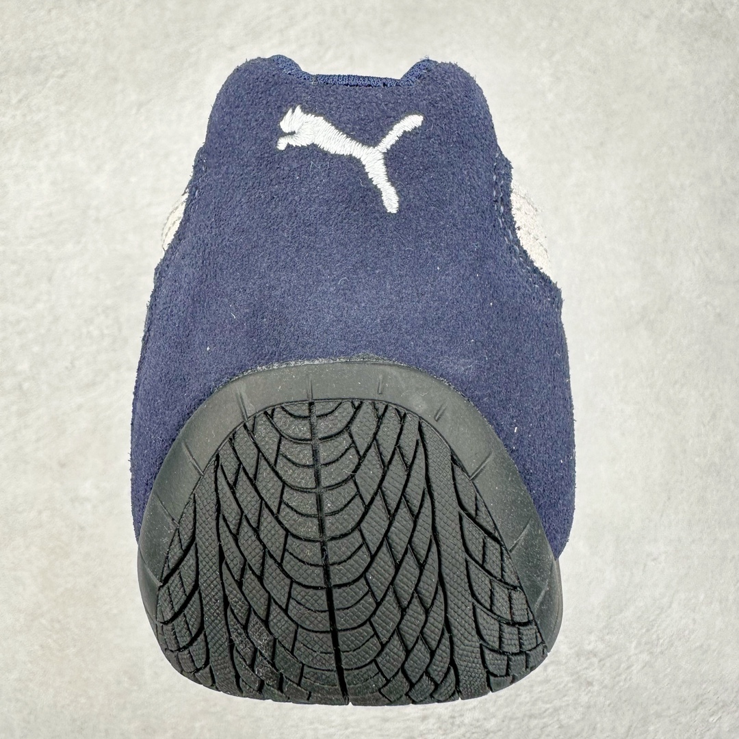 图片[8]-＃特价福利 PUMA Speedca OG 彪马极速赛车系列低帮德训风拼接复古百搭休闲运动赛车鞋 鞋款从80、90年代赛车手所穿的防火赛车鞋为原型，鞋身线条模仿了赛车的流线廓形，体现了空气动力学原理的结构。简约流畅的外观，恰好又和贯穿其中的Formstrip Logo融合恰到好处，视觉上细节丰富且协调。本次Speedcat OG鞋款归来，最大看点自然式保留了窄版鞋型以及薄底构造。这两年各品牌鞋底越做越厚，Speedcat反其道而行之，上脚几乎无鞋底的效果带来耳目一新的视觉体验。鞋面依旧是以质感细腻的麂皮材质打造，并且大面积近乎全包裹的使用，复古味道也愈发浓烈。配色上更是将最原始的黑色和红色带回，向F1赛车队的标志性队服致敬。相信让各位一眼种草的更多是出挑的大红色，上脚即可瞬间点亮整体造型，在以球鞋为核心的OOTD中脱颖而出。而另一款黑色则是低调的万金油，彰显新潮个性的同时又不喧宾夺主，也是热爱简约系穿搭朋友的首选。 尺码：35.5 36 37 37.5 38 38.5 39 40 40.5 41 42 42.5 43 44 44.5 45-选品中心