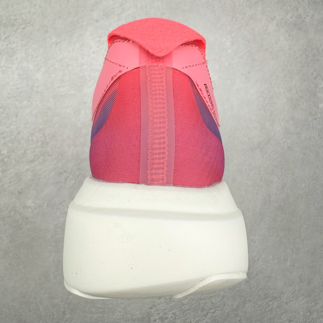 图片[8]-AD Adizero Eva SL M 零度进化版系列低帮轻便透气竞速休闲运动慢跑鞋 IH5570 相信大家对去年 adidas 横空出世的「顶级超跑」adiZero Adios Pro EVO 1 记忆犹新！不仅登顶阿迪史上最轻跑鞋宝座，更在接下来的全球马拉松赛事中，持续书写着惊人成绩，被网友戏称新一代「阿迪神鞋」全网刷屏！极简设计语言与强烈速度感和存在感的鞋侧三线，让人过目不忘，特别种草！其中定位于中长跑训练的 adidas Adizero Evo SL，整体外观造型与 adiZero Adios Pro EVO 1 非常相似。中底配置方面搭载全掌 Lightstrike Pro，鞋面采用透气网面示人，契合日常训练鞋的定位，更加耐用。外底给到了马牌橡胶，及类似上代竞速旗舰 adidas Adizero Adios Pro 3 区域分布。整体看下来无论是外观的鲜明辨识度，还是配置的扎实程度都很顶。尺码：36 36⅔ 37⅓ 38 38⅔ 39⅓ 40 40⅔ 41⅓ 42 42⅔ 43⅓ 44 45-选品中心