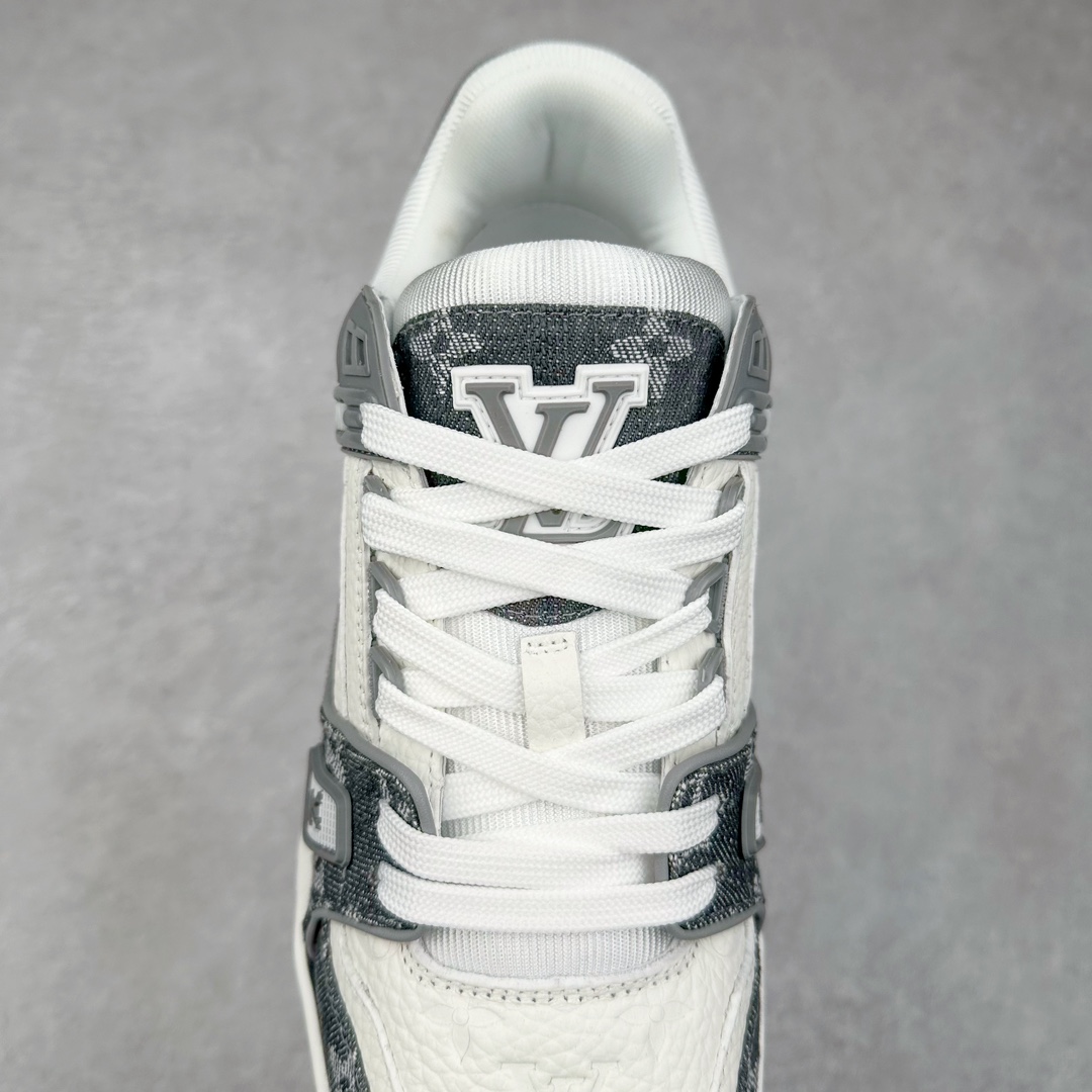 图片[5]-＃FS顶级特价 Louis Vuitton Trainer lv时装走秀运动鞋 实力大厂出品 平台专供 成熟的做工稳定的品控 完美鞋型超高的清洁度 零毛边线头瑕疵 全套原楦原纸版原鞋开模 全网最具灵魂的版型 正确原装黄色鞋盒 正确中底印花 鞋面印花3D高频深度立体 全鞋电脑针车 紧密相连 针距密度一致 环保乳胶注塑鞋垫 厚度脚感还原原版 皮面裁剪部位 统一油边封口工艺 原装橡胶大底含胶量大底组合零偏差 专柜全套包装 防尘袋 说明书 质保卡 男女鞋 尺码：35 36 37 38 39 40 41 42 43 44 45-选品中心