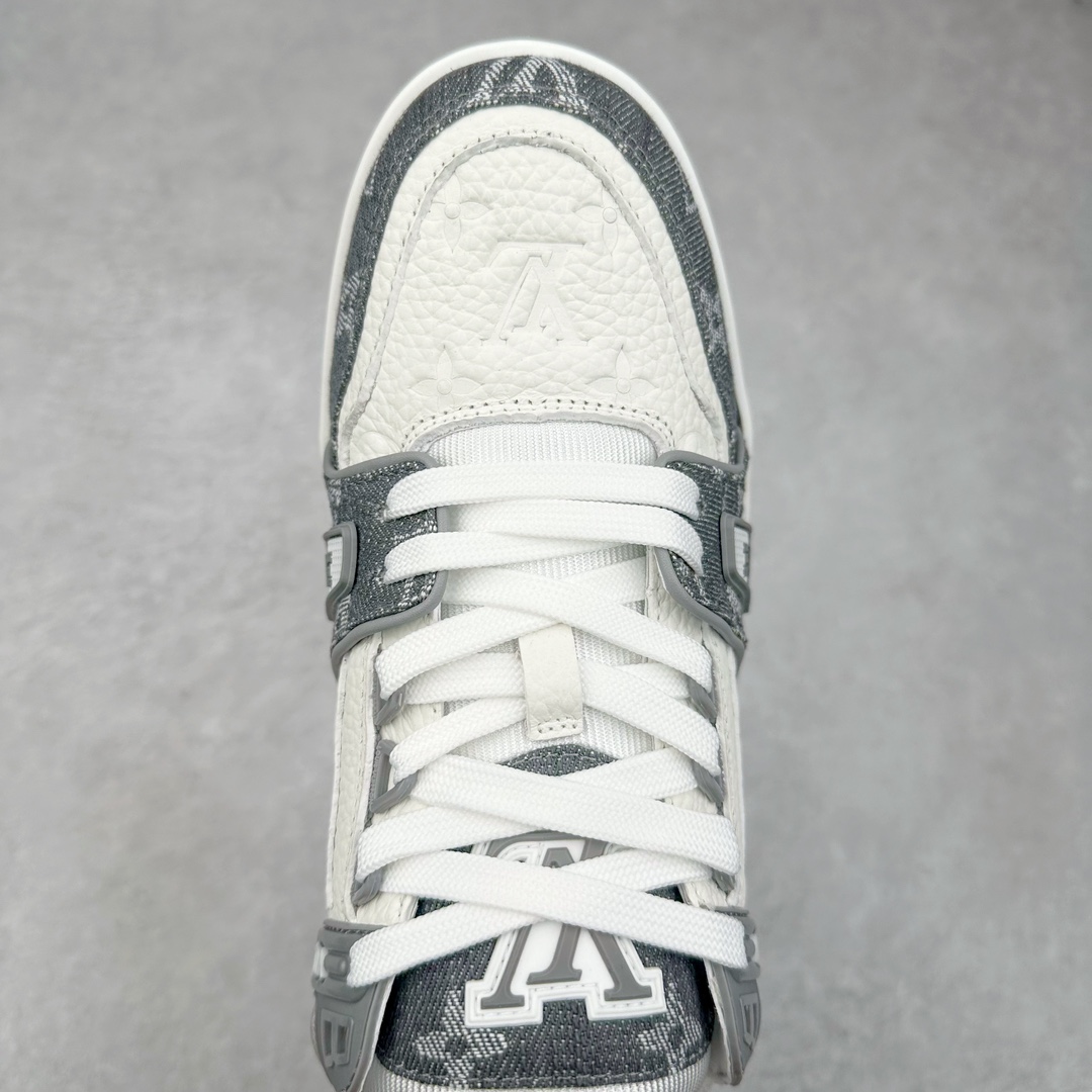 图片[4]-＃FS顶级特价 Louis Vuitton Trainer lv时装走秀运动鞋 实力大厂出品 平台专供 成熟的做工稳定的品控 完美鞋型超高的清洁度 零毛边线头瑕疵 全套原楦原纸版原鞋开模 全网最具灵魂的版型 正确原装黄色鞋盒 正确中底印花 鞋面印花3D高频深度立体 全鞋电脑针车 紧密相连 针距密度一致 环保乳胶注塑鞋垫 厚度脚感还原原版 皮面裁剪部位 统一油边封口工艺 原装橡胶大底含胶量大底组合零偏差 专柜全套包装 防尘袋 说明书 质保卡 男女鞋 尺码：35 36 37 38 39 40 41 42 43 44 45-选品中心