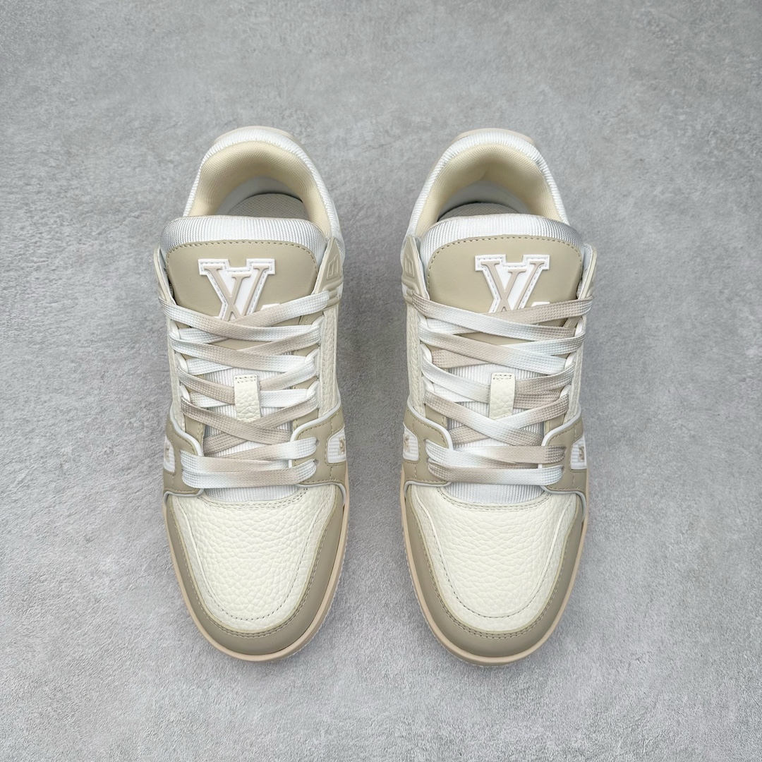 图片[2]-＃FS顶级特价 Louis Vuitton Trainer lv时装走秀运动鞋 实力大厂出品 平台专供 成熟的做工稳定的品控 完美鞋型超高的清洁度 零毛边线头瑕疵 全套原楦原纸版原鞋开模 全网最具灵魂的版型 正确原装黄色鞋盒 正确中底印花 鞋面印花3D高频深度立体 全鞋电脑针车 紧密相连 针距密度一致 环保乳胶注塑鞋垫 厚度脚感还原原版 皮面裁剪部位 统一油边封口工艺 原装橡胶大底含胶量大底组合零偏差 专柜全套包装 防尘袋 说明书 质保卡 男女鞋 尺码：35 36 37 38 39 40 41 42 43 44 45-选品中心