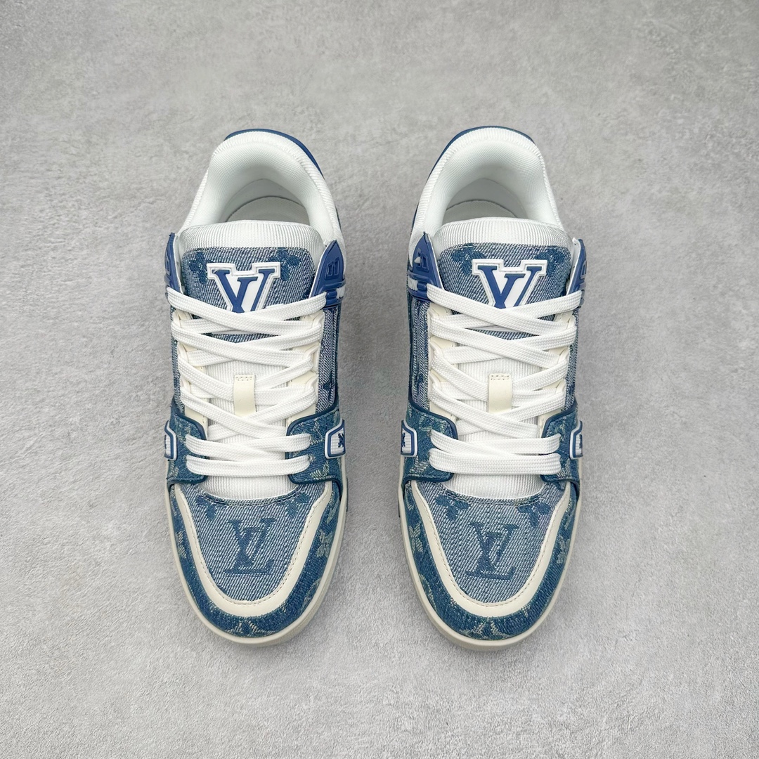 图片[2]-＃FS顶级特价 Louis Vuitton Trainer lv时装走秀运动鞋 实力大厂出品 平台专供 成熟的做工稳定的品控 完美鞋型超高的清洁度 零毛边线头瑕疵 全套原楦原纸版原鞋开模 全网最具灵魂的版型 正确原装黄色鞋盒 正确中底印花 鞋面印花3D高频深度立体 全鞋电脑针车 紧密相连 针距密度一致 环保乳胶注塑鞋垫 厚度脚感还原原版 皮面裁剪部位 统一油边封口工艺 原装橡胶大底含胶量大底组合零偏差 专柜全套包装 防尘袋 说明书 质保卡 男女鞋 尺码：35 36 37 38 39 40 41 42 43 44 45-选品中心