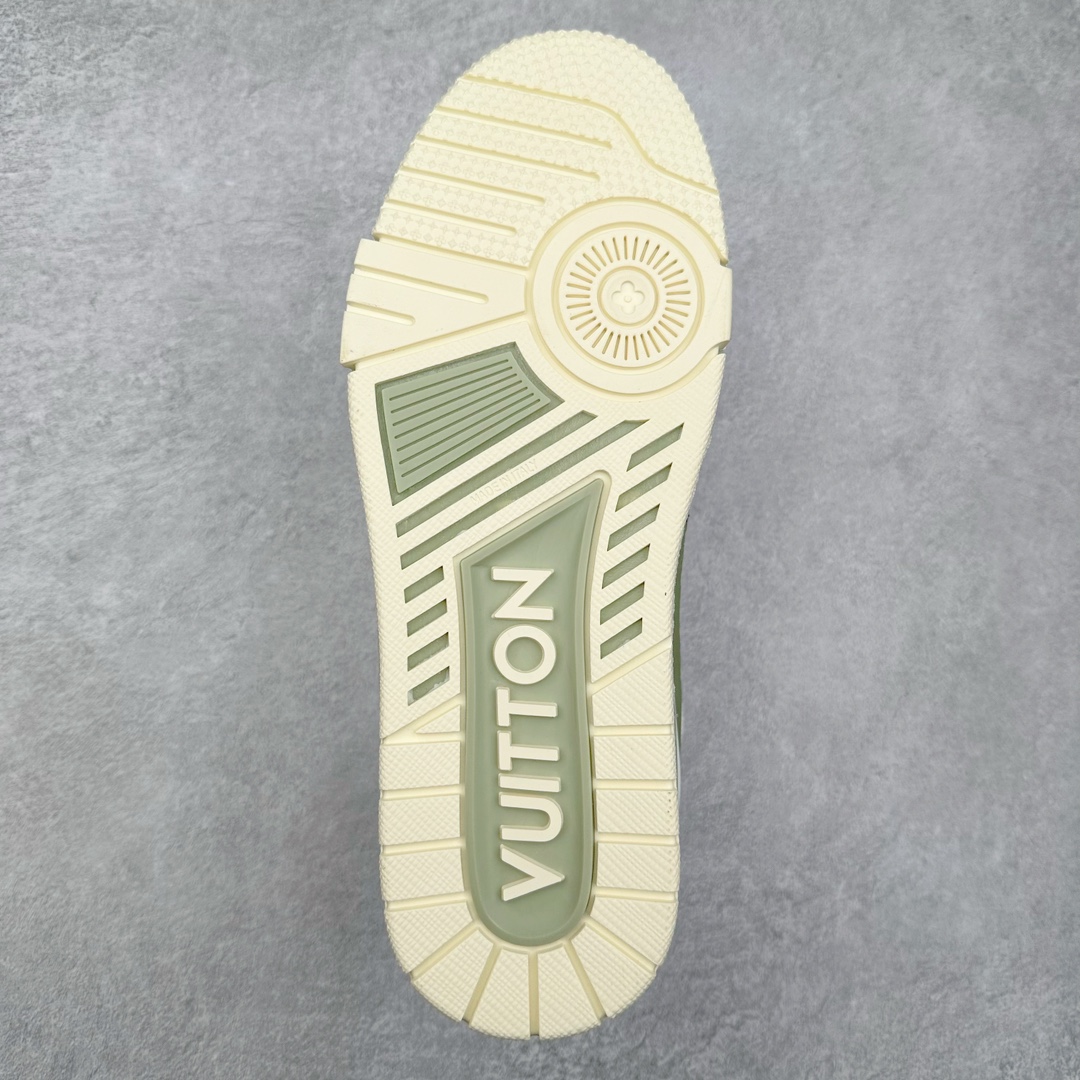 图片[8]-＃FS顶级特价 Louis Vuitton Trainer lv时装走秀运动鞋 实力大厂出品 平台专供 成熟的做工稳定的品控 完美鞋型超高的清洁度 零毛边线头瑕疵 全套原楦原纸版原鞋开模 全网最具灵魂的版型 正确原装黄色鞋盒 正确中底印花 鞋面印花3D高频深度立体 全鞋电脑针车 紧密相连 针距密度一致 环保乳胶注塑鞋垫 厚度脚感还原原版 皮面裁剪部位 统一油边封口工艺 原装橡胶大底含胶量大底组合零偏差 专柜全套包装 防尘袋 说明书 质保卡 男女鞋 尺码：35 36 37 38 39 40 41 42 43 44 45-选品中心