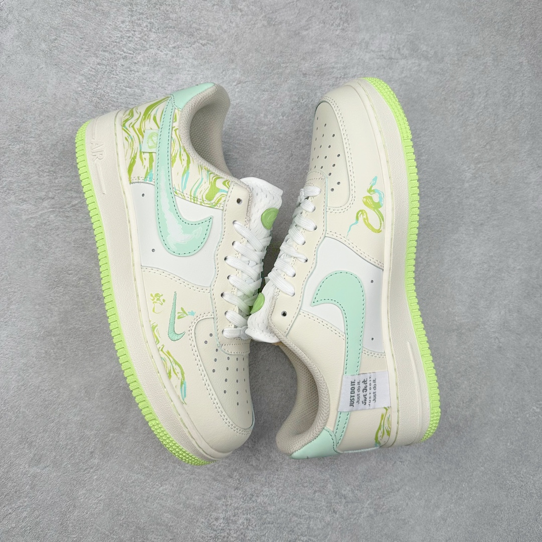 图片[3]-NK Air Force 1´07 Low 空军一号低帮百搭休闲运动板鞋 FB1893-555 柔软、弹性十足的缓震性能和出色的中底设计 横跨复古与现代的外型结合 造就出风靡全球 三十多年的Force 1 直到今天还深受青睐 尺码：36 36.5 37.5 38 38.5 39 40 40.5 41 42 42.5 43 44 44.5 45-选品中心