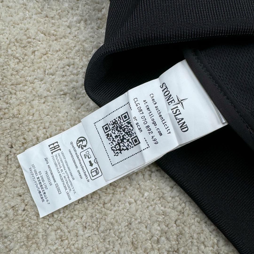 图片[14]-＃GD广顶 STONE ISLAND SS24 SOFT SHELL 石头岛软壳系列纯色单排扣休闲连帽长袖防风防水透气夹克外套 面料采用定制软壳平纹防水面料 加了一层运动面料复合保持硬挺度 开模定制弧型四合扣 全身几十个裁片 内里全包边、石头岛就喜欢在内里、侧缝、帽沿、门襟等处玩工艺 非常难做 但是对于曾经做出过过验袖标的我们完全不是问题 定制螺纹已经内里 整件版型非常好 我认为日常穿着体验感和版型要超越始祖鸟 尺码：S M L XL-选品中心