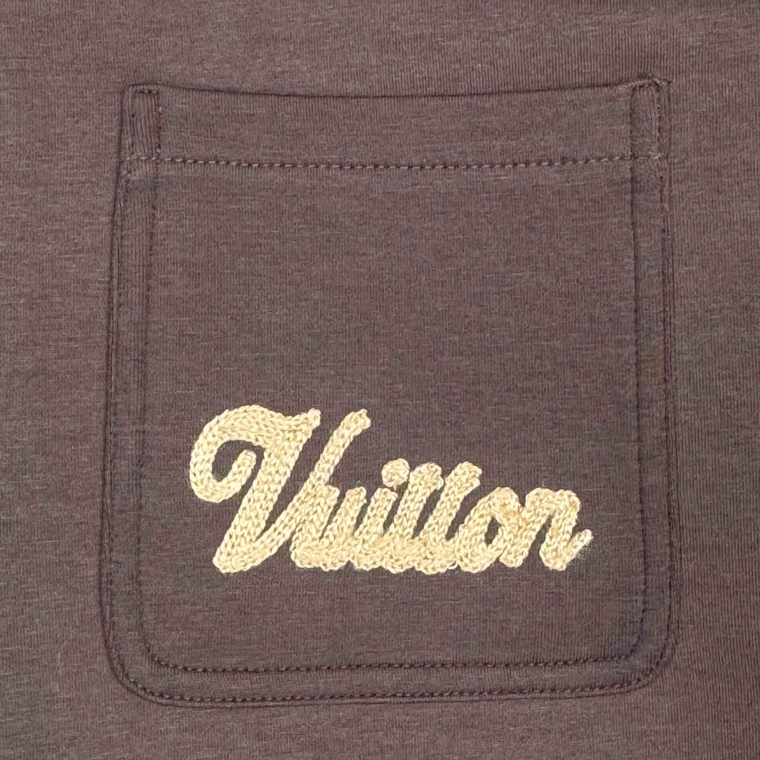 图片[13]-＃GD广顶 LOUIS VUITTON SS24 LV休闲翻领宽松通勤夹克外套 咖啡色 原版20500购入 从面料到刺绣线辅料全部定制 面料是380克双面液氨空气棉 颜色定染 纹路厚度上身感觉跟原版一致 凉爽舒适透气 门禁 领子袖口 十字锈花 7个部位全部都要定位刺绣 刺绣线是渐变的48支羊毛纱线 扣子是超大2.8的牛角扣 侧面激光字母logo 做工也复杂 内里全部是暗线包边 尺码：S M L XL-选品中心