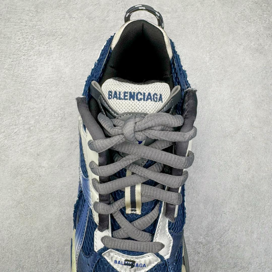 图片[5]-＃XA BALENCIAGA Runner Sneaker 巴黎世家七代慢跑系列低帮复古野跑潮流运动鞋老爹鞋 尼龙和网布材质 磨损效果 鞋头边缘印有尺码 背面浮印尺码 外侧印有跑者徽标 鞋舌刺绣 Balenciaga 品牌标识 鞋跟背面 Balenciaga品牌标识 材质采用65%聚氨酯、35%聚酯纤维 全新 Runner 鞋型轮廓借鉴于 2000 年初的复古线条 搭载大网眼面料制成鞋面基础 由粉色、白色尼龍与橡胶质地覆盖鞋面诠释线条感 当中透过几道手缝线与折损痕更是精准的掌握历经时间淬炼的破旧痕迹 延续其手法至鞋领、鞋跟、鞋带、中底等部分均饰有破损及脏污之貌 尤其是鞋领处与鞋带孔眼条更是采用不规则做旧技术将内容物泡棉随机露出 尺码：35 36 37 38 39 40 41 42 43 44 45 46-选品中心