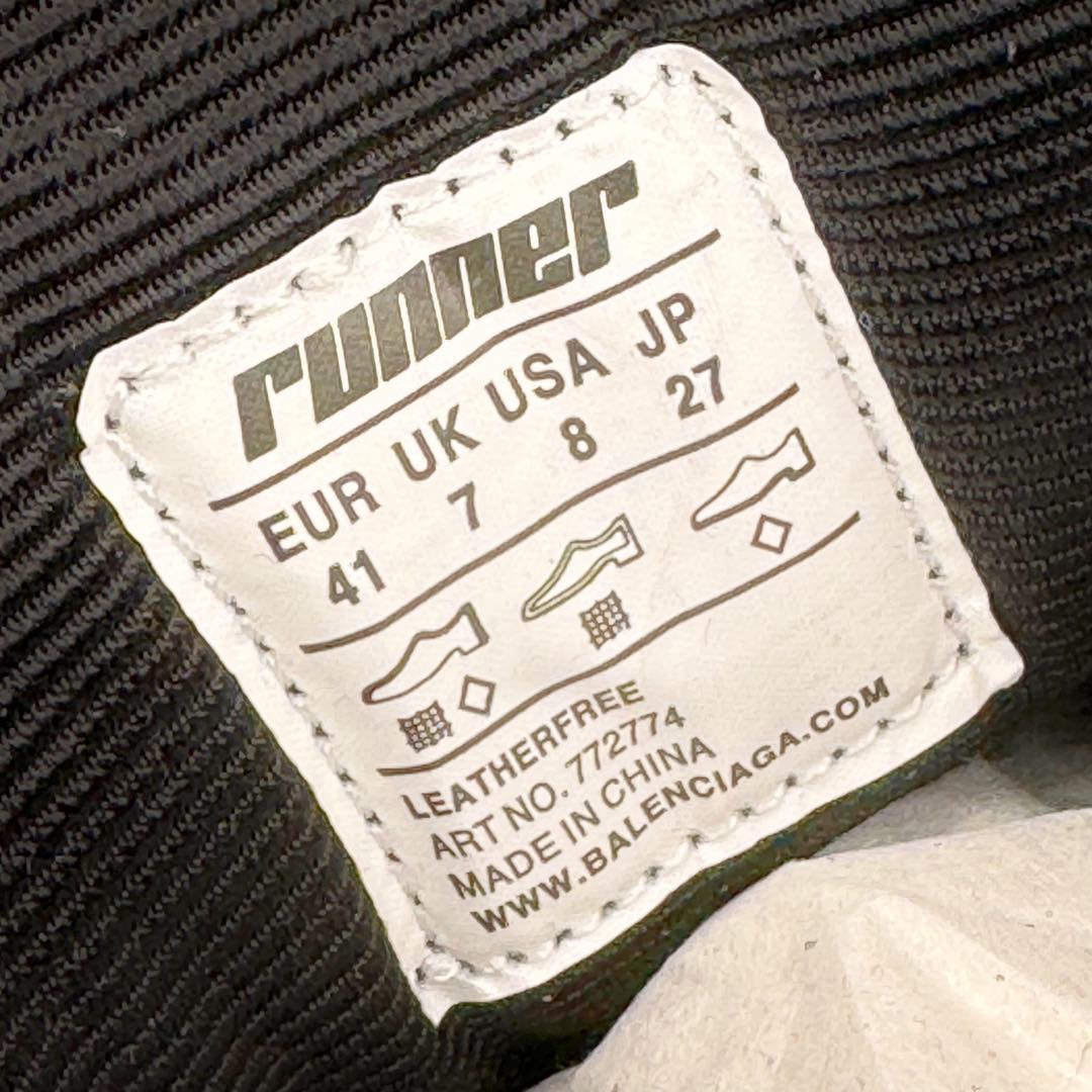 图片[11]-＃XA BALENCIAGA Runner Sneaker 巴黎世家七代慢跑系列低帮复古野跑潮流运动鞋老爹鞋 尼龙和网布材质 磨损效果 鞋头边缘印有尺码 背面浮印尺码 外侧印有跑者徽标 鞋舌刺绣 Balenciaga 品牌标识 鞋跟背面 Balenciaga品牌标识 材质采用65%聚氨酯、35%聚酯纤维 全新 Runner 鞋型轮廓借鉴于 2000 年初的复古线条 搭载大网眼面料制成鞋面基础 由粉色、白色尼龍与橡胶质地覆盖鞋面诠释线条感 当中透过几道手缝线与折损痕更是精准的掌握历经时间淬炼的破旧痕迹 延续其手法至鞋领、鞋跟、鞋带、中底等部分均饰有破损及脏污之貌 尤其是鞋领处与鞋带孔眼条更是采用不规则做旧技术将内容物泡棉随机露出 尺码：35 36 37 38 39 40 41 42 43 44 45 46-选品中心