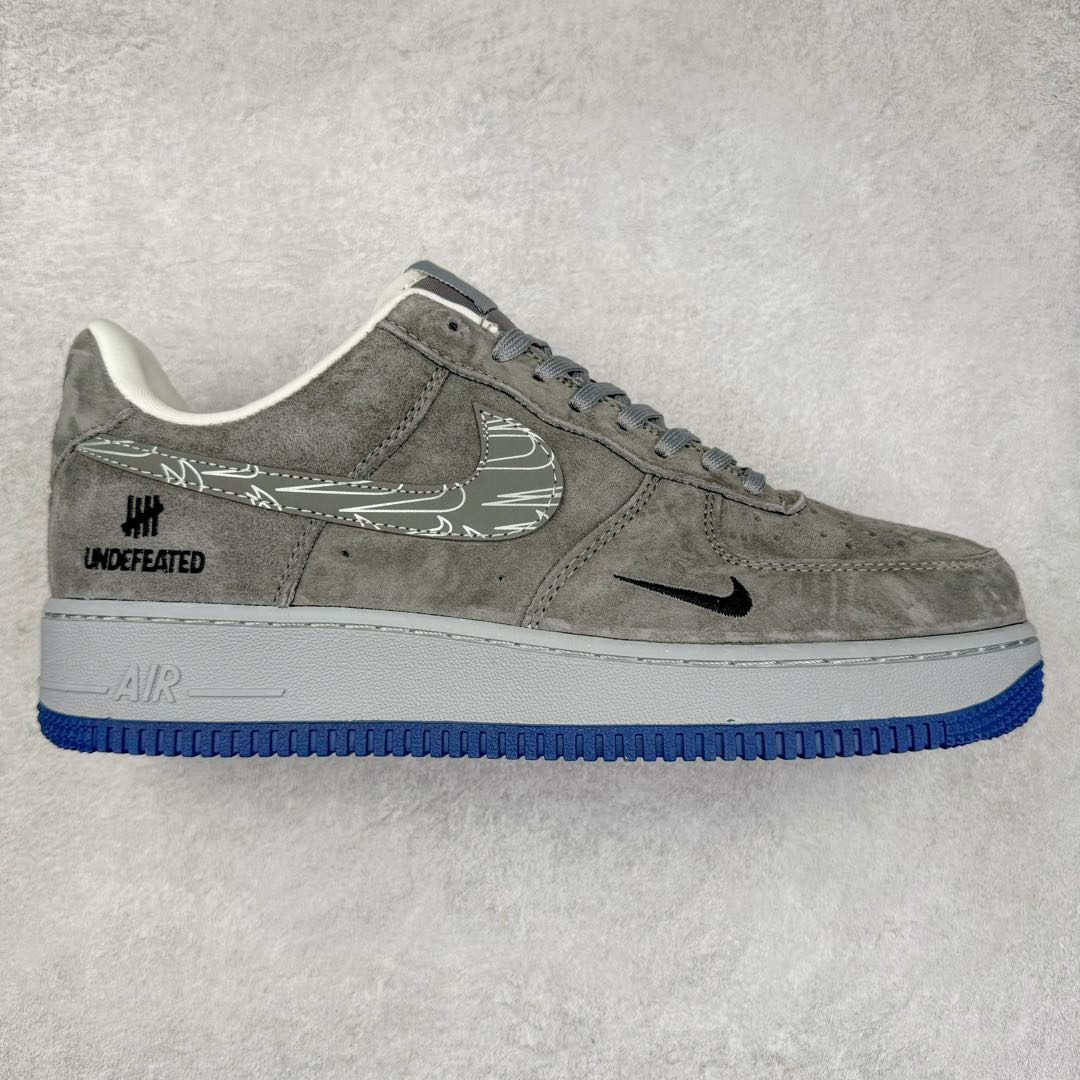 NK Air Force 1´07 Low 空军一号低帮百搭休闲运动板鞋 DF0188-018 柔软、弹性十足的缓震性能和出色的中底设计 横跨复古与现代的外型结合 造就出风靡全球 三十多年的Force 1 直到今天还深受青睐 尺码:36 36.5 37.5 38 38.5 39 40 40.5 41 42 42.5 43 44 44.5 45-选品中心