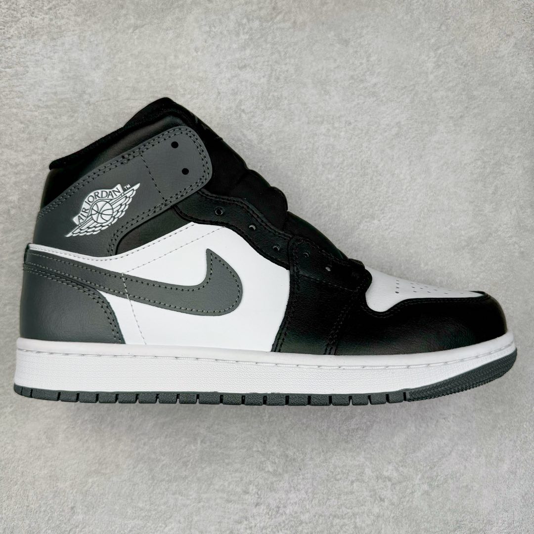 ＃DT纯原 Air Jordan AJ1 Mid 中帮 黑白灰DQ8426-001 终端优势供应 市面中低帮最具代表性版本没有之一 口碑大厂出品 品控大底版型不断改良更新 全套原纸板楦头开发 确保原汁原味 完美呈现版型 完美零毛边处理 原厂内置全掌气垫 价格定位良心 平台专用代工流水线出品 一眼公司既视感 拿到手的一瞬间就与众不同 碾压市面所有版本 全部原鞋开发 每一个配色都会采购原鞋确认细节 打破市面看图做货无好货之说 尺码：35.5 36 36.5 37.5 38 38.5 39 40 40.5 41 42 42.5 43 44 44.5 45 46-选品中心