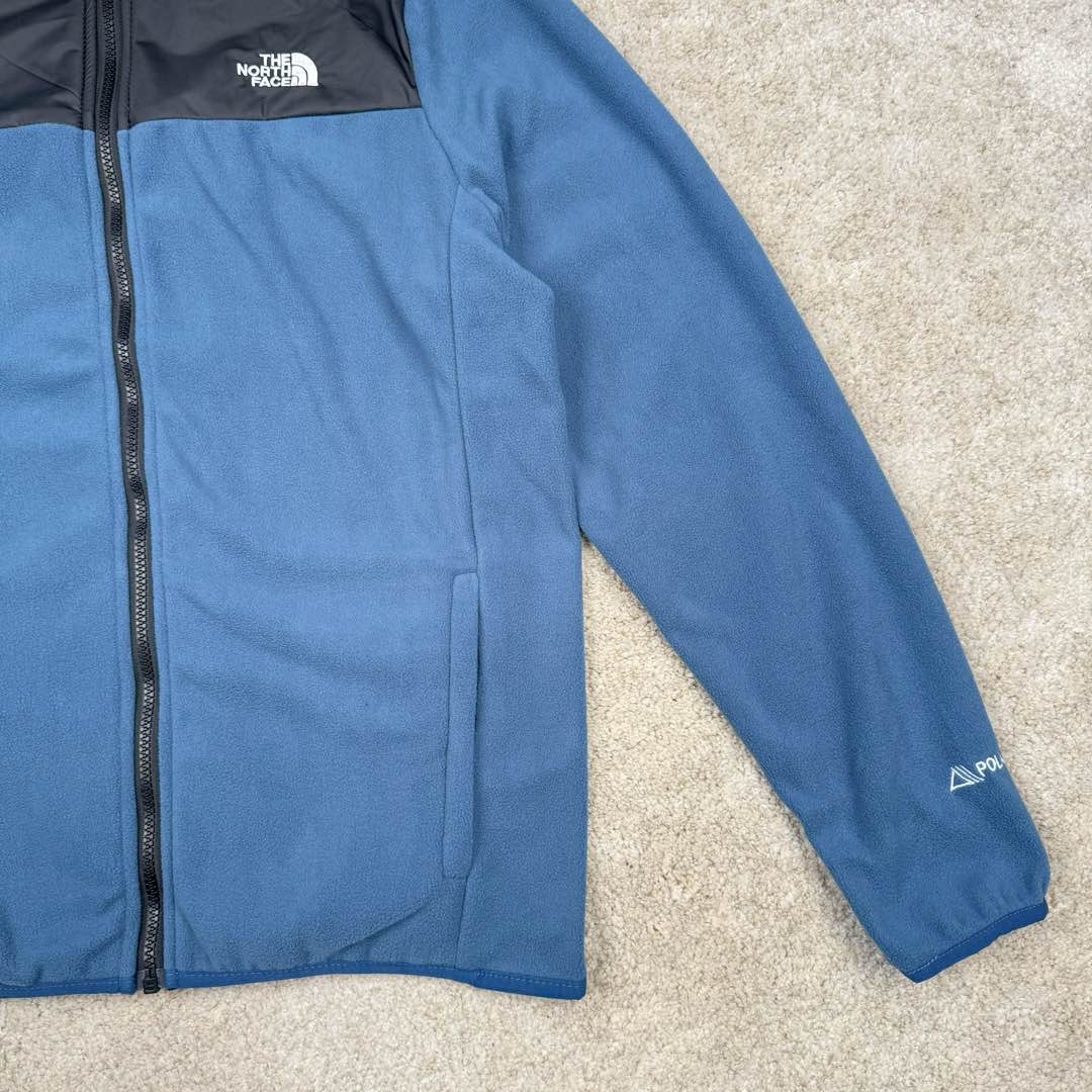 图片[6]-＃暖冬福利 THE NORTH FACE 北面城市户外系列色块拼接Logo标识立领户外抓绒保暖夹克外套内胆 The North Face于1966年成立，一直致力于为户外运动员的每一次严酷探索提供专业装备。作为全球户外运动领导品牌，The NorthFace以经过专业运动员测试、适应各类户外需求的产品助力探索者不断超越自我，激发人类潜能。 The North Face象征着众多山脉中更冷、更值得挑战的北坡。品牌标志则来自Half Dome，一座位于美国加州Yosemite NationalPark（优胜美地国家公园）里的山峰，中文名字取为「北面」，象征着不畏惧的户外探索精神。1997年，The North Face采用全新的宣传标语「Never Stop Exploring探索永不停止」，体现品牌的探索精神，成为品牌的座右铭。尺码：xS S M L XL 2XL-选品中心