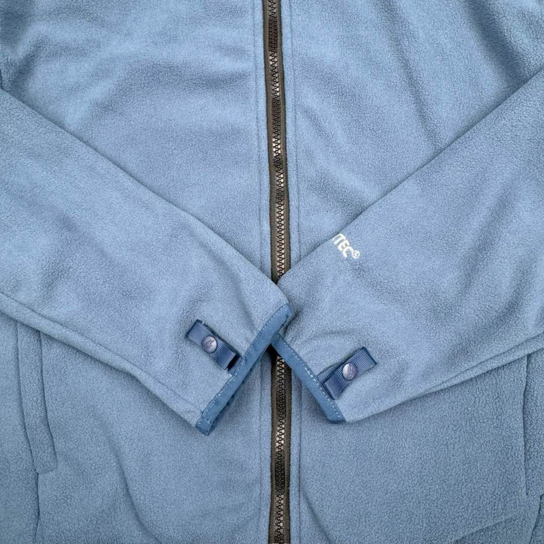 图片[9]-＃暖冬福利 THE NORTH FACE 北面城市户外系列色块拼接Logo标识立领户外抓绒保暖夹克外套内胆 The North Face于1966年成立，一直致力于为户外运动员的每一次严酷探索提供专业装备。作为全球户外运动领导品牌，The NorthFace以经过专业运动员测试、适应各类户外需求的产品助力探索者不断超越自我，激发人类潜能。 The North Face象征着众多山脉中更冷、更值得挑战的北坡。品牌标志则来自Half Dome，一座位于美国加州Yosemite NationalPark（优胜美地国家公园）里的山峰，中文名字取为「北面」，象征着不畏惧的户外探索精神。1997年，The North Face采用全新的宣传标语「Never Stop Exploring探索永不停止」，体现品牌的探索精神，成为品牌的座右铭。尺码：xS S M L XL 2XL-选品中心