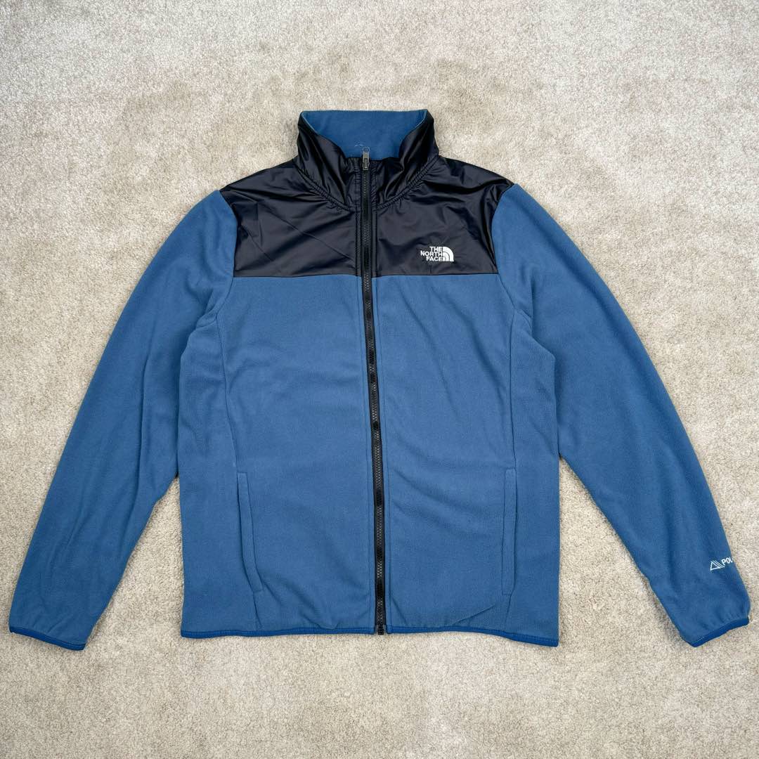 ＃暖冬福利 THE NORTH FACE 北面城市户外系列色块拼接Logo标识立领户外抓绒保暖夹克外套内胆 The North Face于1966年成立，一直致力于为户外运动员的每一次严酷探索提供专业装备。作为全球户外运动领导品牌，The NorthFace以经过专业运动员测试、适应各类户外需求的产品助力探索者不断超越自我，激发人类潜能。 The North Face象征着众多山脉中更冷、更值得挑战的北坡。品牌标志则来自Half Dome，一座位于美国加州Yosemite NationalPark（优胜美地国家公园）里的山峰，中文名字取为「北面」，象征着不畏惧的户外探索精神。1997年，The North Face采用全新的宣传标语「Never Stop Exploring探索永不停止」，体现品牌的探索精神，成为品牌的座右铭。尺码：xS S M L XL 2XL-选品中心