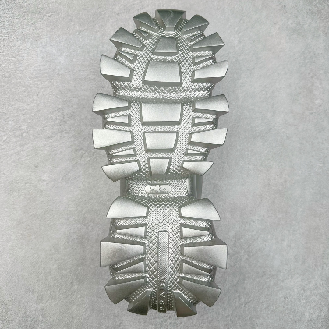 图片[9]-PRADA Cloudbust Thunder 普拉达厚底低帮休闲鞋 该鞋款选用织物和橡胶打造 诠释繁复精致的鞋型 锯齿状橡胶胎面花纹精雕细琢 橡胶饰片赋予鞋面立体效果 尺码：36 37 38 39 40 41 42 43 44 45 46 比运动鞋偏大一码-选品中心