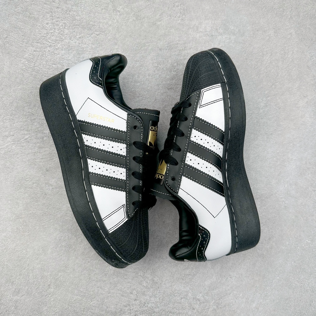 图片[3]-＃特价福利 AD Originals Superstar 经典复古贝壳头厚底板鞋 诞生于1969年 是第一双将全皮面鞋 身与橡胶鞋头结合在一起的低帮篮球鞋 Superstar最开始 是作为高帮篮球鞋Pro Model的低帮版本而出现的 但因为其独特和醒目的橡胶鞋头造型而让大家熟知 被大家形象地称为\\\”shelltoe\\\”贝壳头 在70年代的美国职业篮球场上 接近3/4的NBA球员都将这双Superstar作为场上用鞋 80年代之后 经过不断的改良和发展 Superstar逐渐成为横跨时装、音乐、街头文化、休闲和运动等各大领域的时尚潮鞋 尺码：35.5 36 36.5 37 38 38.5 39 40 40.5 41 42 42.5 43 44 44.5 45-选品中心