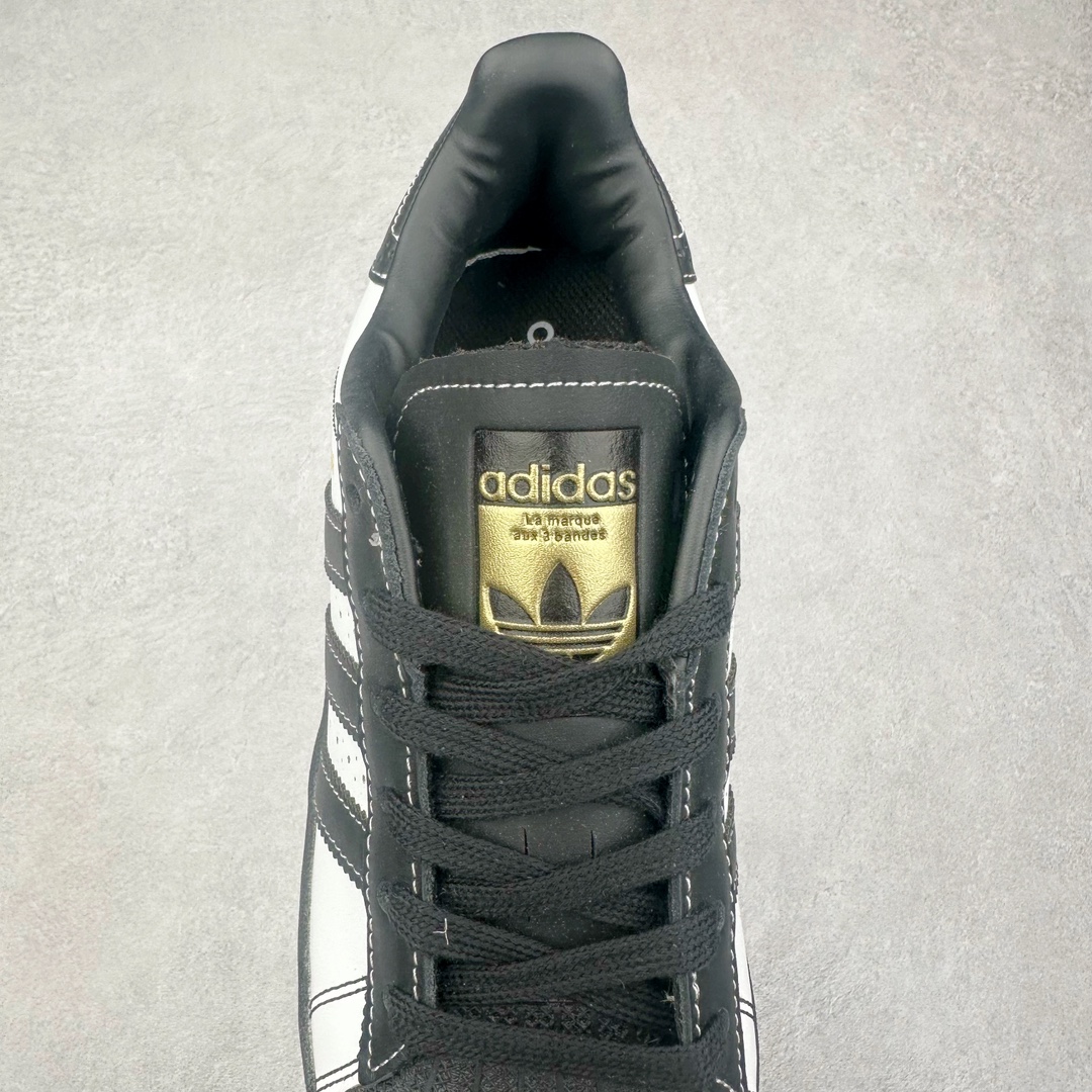 图片[5]-＃特价福利 AD Originals Superstar 经典复古贝壳头厚底板鞋 诞生于1969年 是第一双将全皮面鞋 身与橡胶鞋头结合在一起的低帮篮球鞋 Superstar最开始 是作为高帮篮球鞋Pro Model的低帮版本而出现的 但因为其独特和醒目的橡胶鞋头造型而让大家熟知 被大家形象地称为\\\”shelltoe\\\”贝壳头 在70年代的美国职业篮球场上 接近3/4的NBA球员都将这双Superstar作为场上用鞋 80年代之后 经过不断的改良和发展 Superstar逐渐成为横跨时装、音乐、街头文化、休闲和运动等各大领域的时尚潮鞋 尺码：35.5 36 36.5 37 38 38.5 39 40 40.5 41 42 42.5 43 44 44.5 45-选品中心