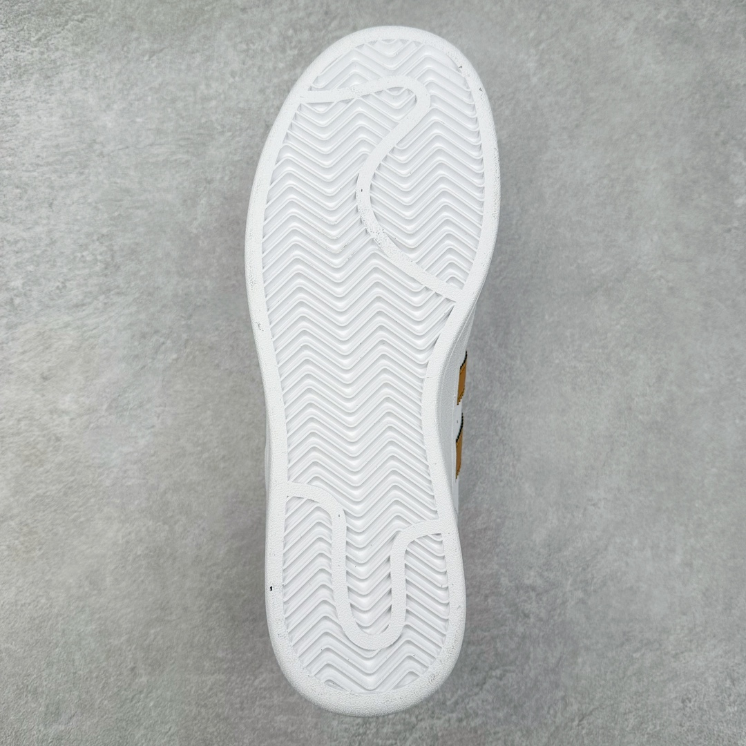 图片[9]-＃特价福利 AD Originals Superstar 经典复古贝壳头厚底板鞋 诞生于1969年 是第一双将全皮面鞋 身与橡胶鞋头结合在一起的低帮篮球鞋 Superstar最开始 是作为高帮篮球鞋Pro Model的低帮版本而出现的 但因为其独特和醒目的橡胶鞋头造型而让大家熟知 被大家形象地称为\\\”shelltoe\\\”贝壳头 在70年代的美国职业篮球场上 接近3/4的NBA球员都将这双Superstar作为场上用鞋 80年代之后 经过不断的改良和发展 Superstar逐渐成为横跨时装、音乐、街头文化、休闲和运动等各大领域的时尚潮鞋 尺码：35.5 36 36.5 37 38 38.5 39 40 40.5 41 42 42.5 43 44 44.5 45-选品中心