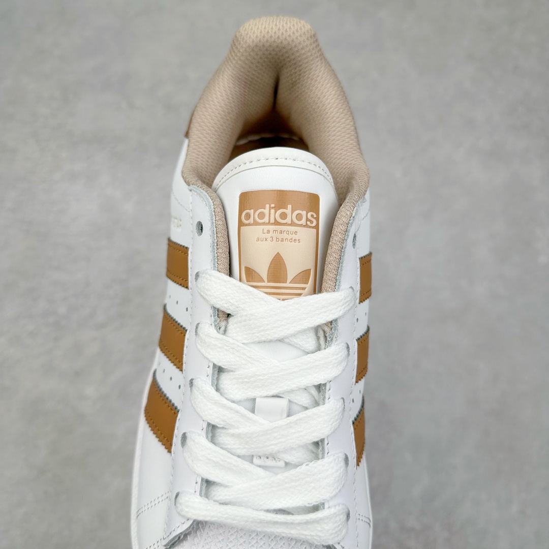 图片[5]-＃特价福利 AD Originals Superstar 经典复古贝壳头厚底板鞋 诞生于1969年 是第一双将全皮面鞋 身与橡胶鞋头结合在一起的低帮篮球鞋 Superstar最开始 是作为高帮篮球鞋Pro Model的低帮版本而出现的 但因为其独特和醒目的橡胶鞋头造型而让大家熟知 被大家形象地称为\\\”shelltoe\\\”贝壳头 在70年代的美国职业篮球场上 接近3/4的NBA球员都将这双Superstar作为场上用鞋 80年代之后 经过不断的改良和发展 Superstar逐渐成为横跨时装、音乐、街头文化、休闲和运动等各大领域的时尚潮鞋 尺码：35.5 36 36.5 37 38 38.5 39 40 40.5 41 42 42.5 43 44 44.5 45-选品中心